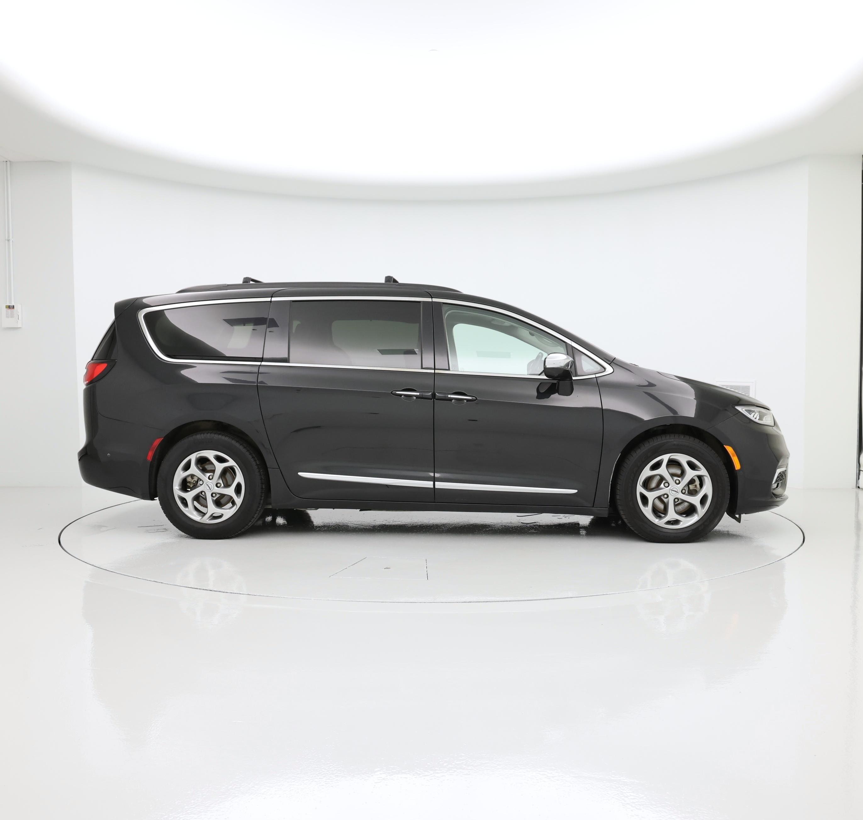 Thumbnail: 2022 Chrysler Pacifica - 7