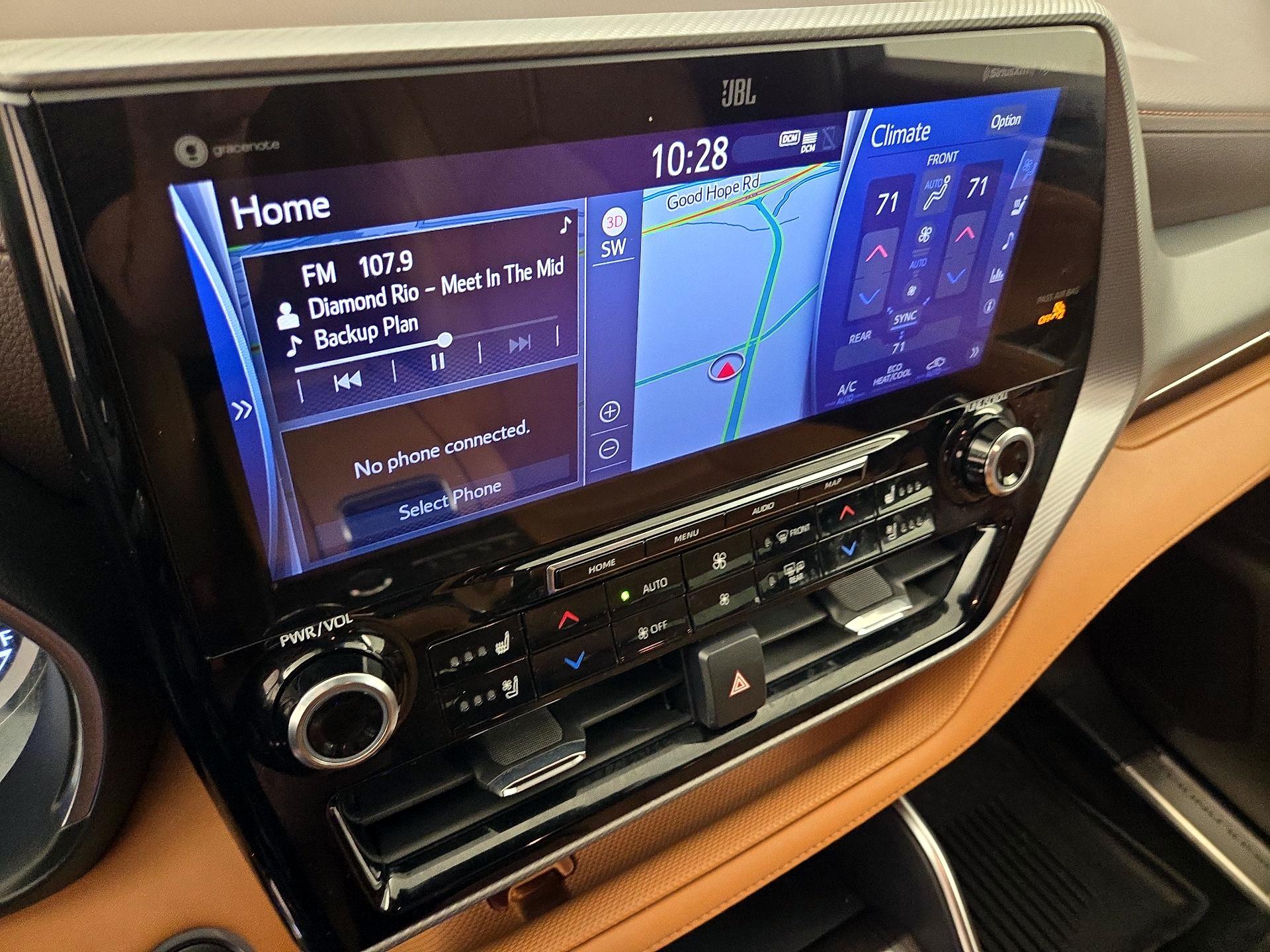 Thumbnail: 2021 Toyota Highlander - 17