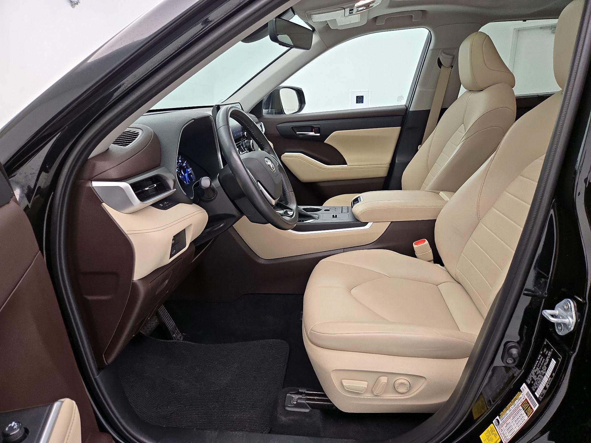Thumbnail: 2021 Toyota Highlander - 11