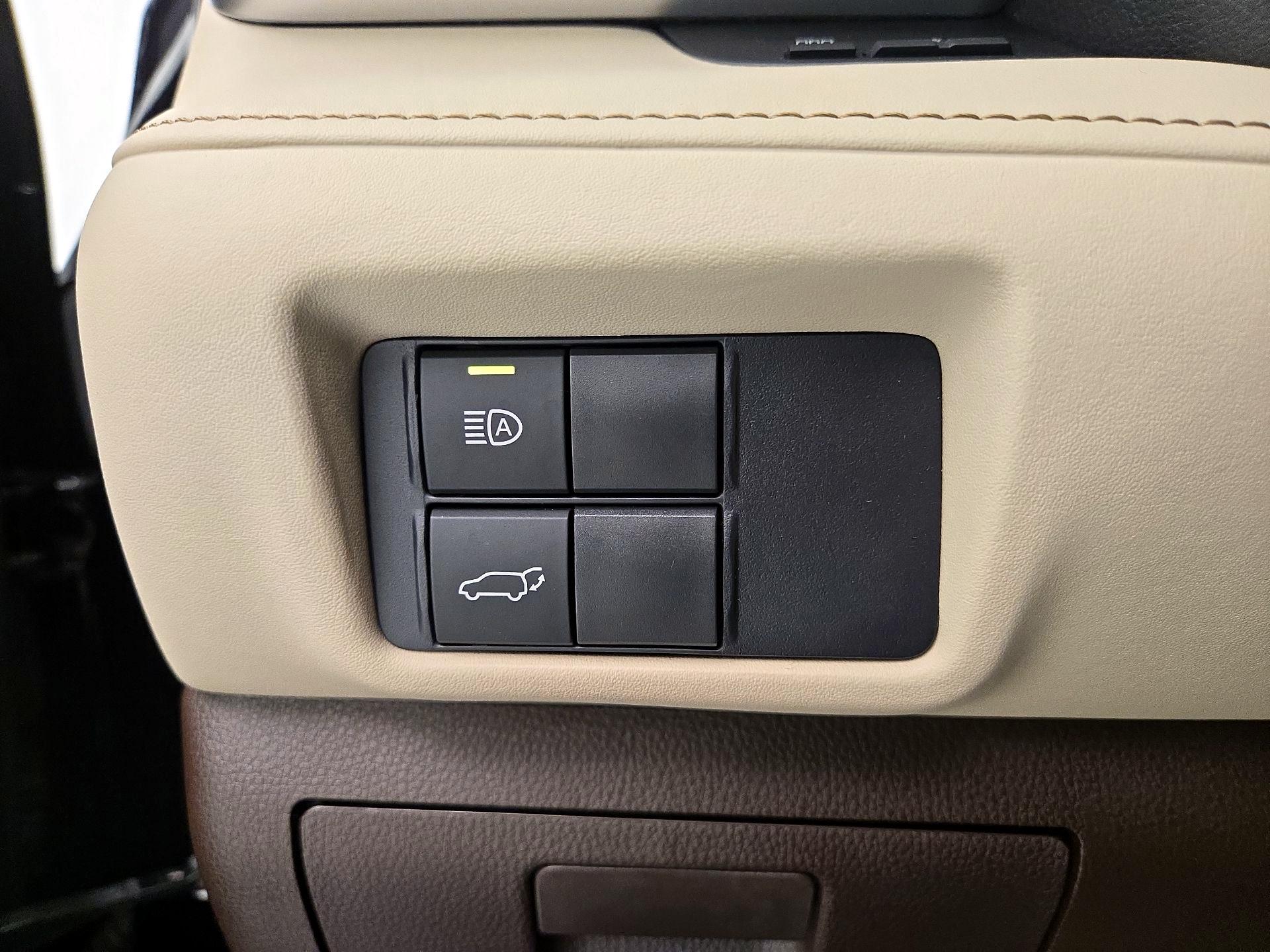 Thumbnail: 2021 Toyota Highlander - 13