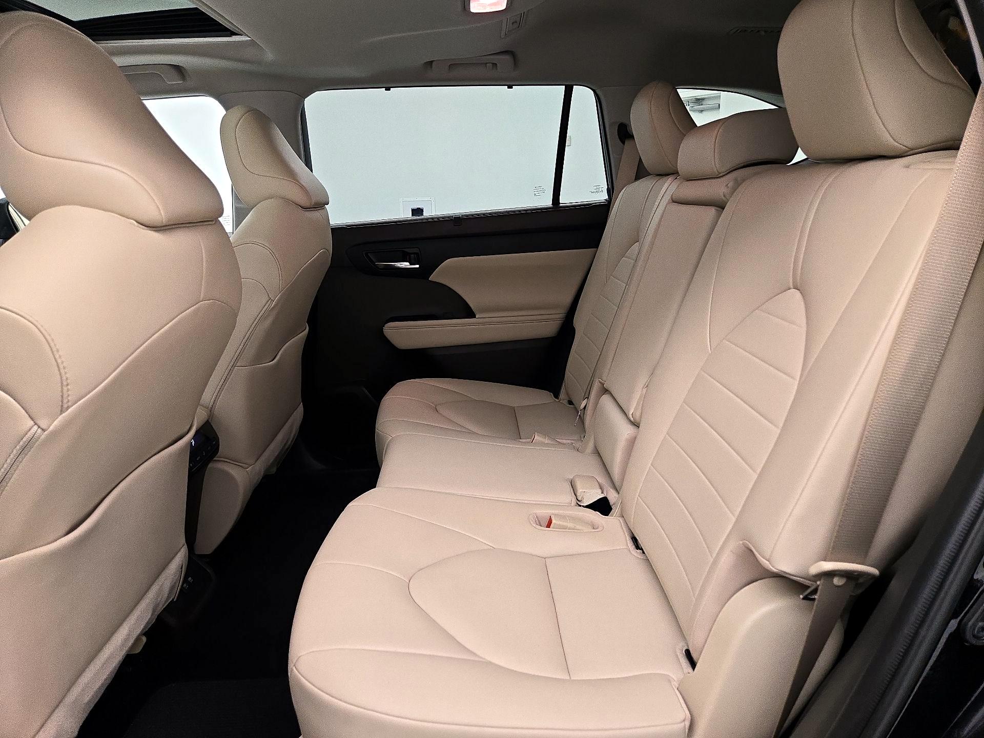 Thumbnail: 2021 Toyota Highlander - 20
