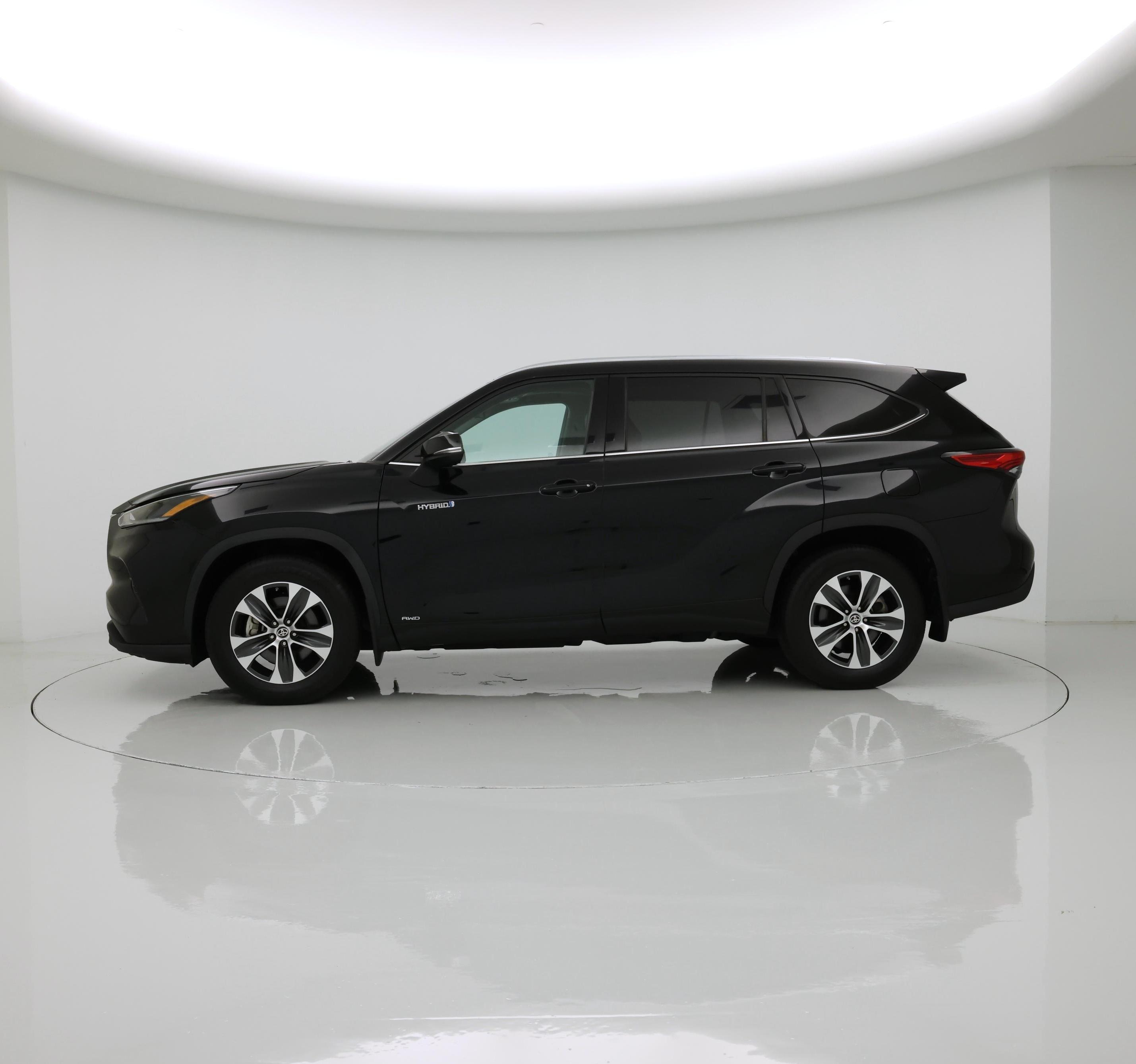 Thumbnail: 2021 Toyota Highlander - 3