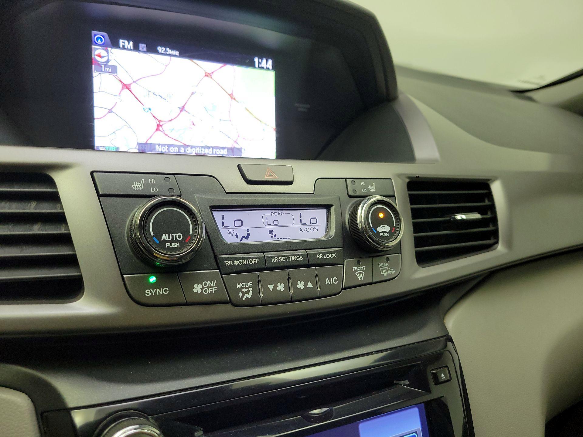 Thumbnail: 2016 Honda Odyssey - 17