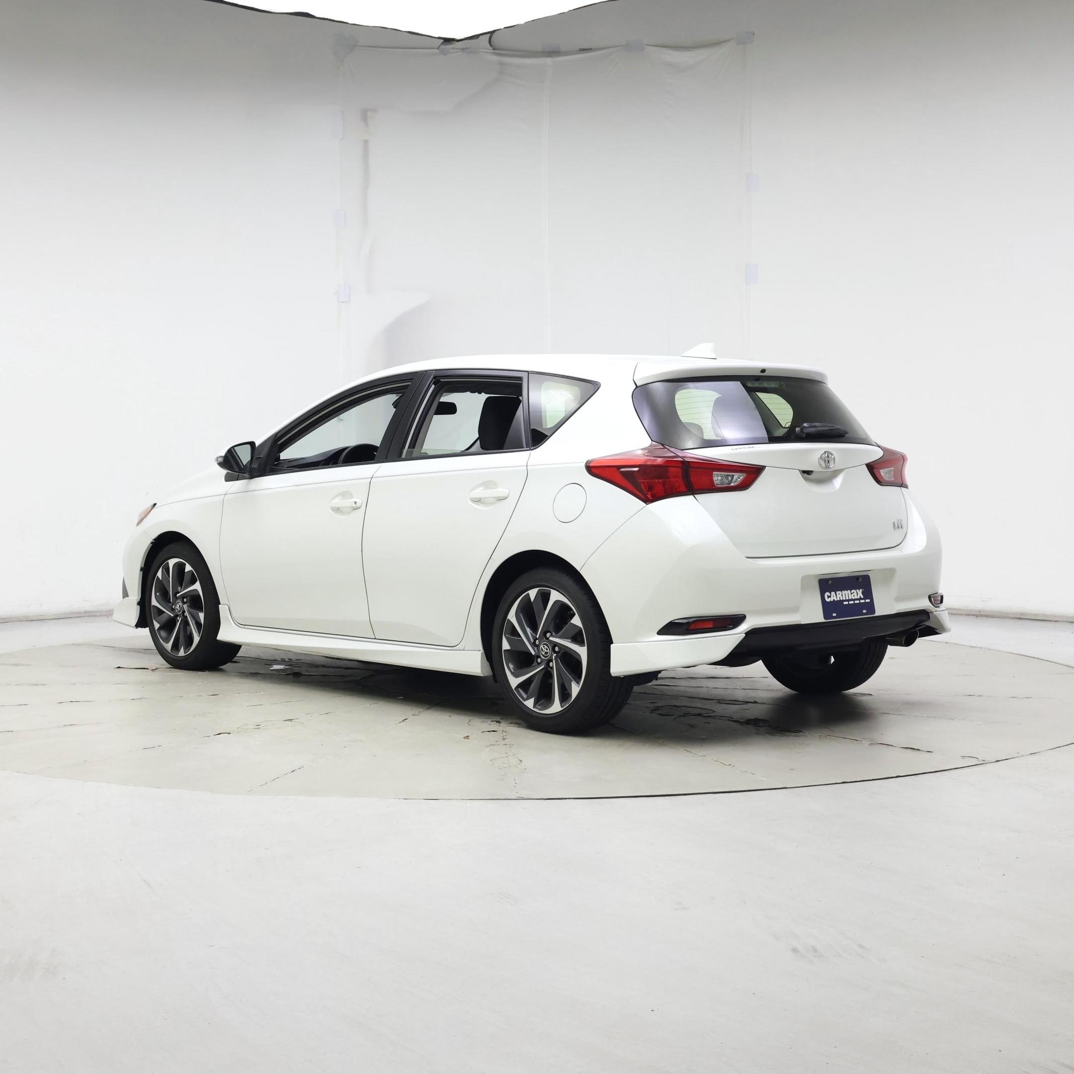 Thumbnail: 2017 Toyota Corolla iM - 2