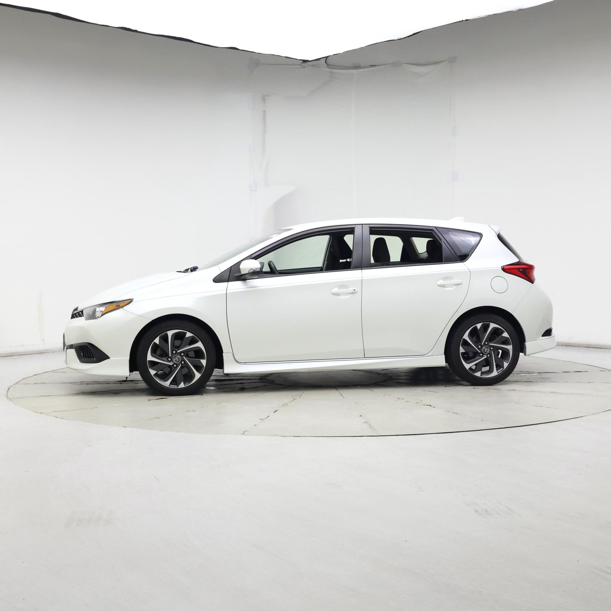 Thumbnail: 2017 Toyota Corolla iM - 3
