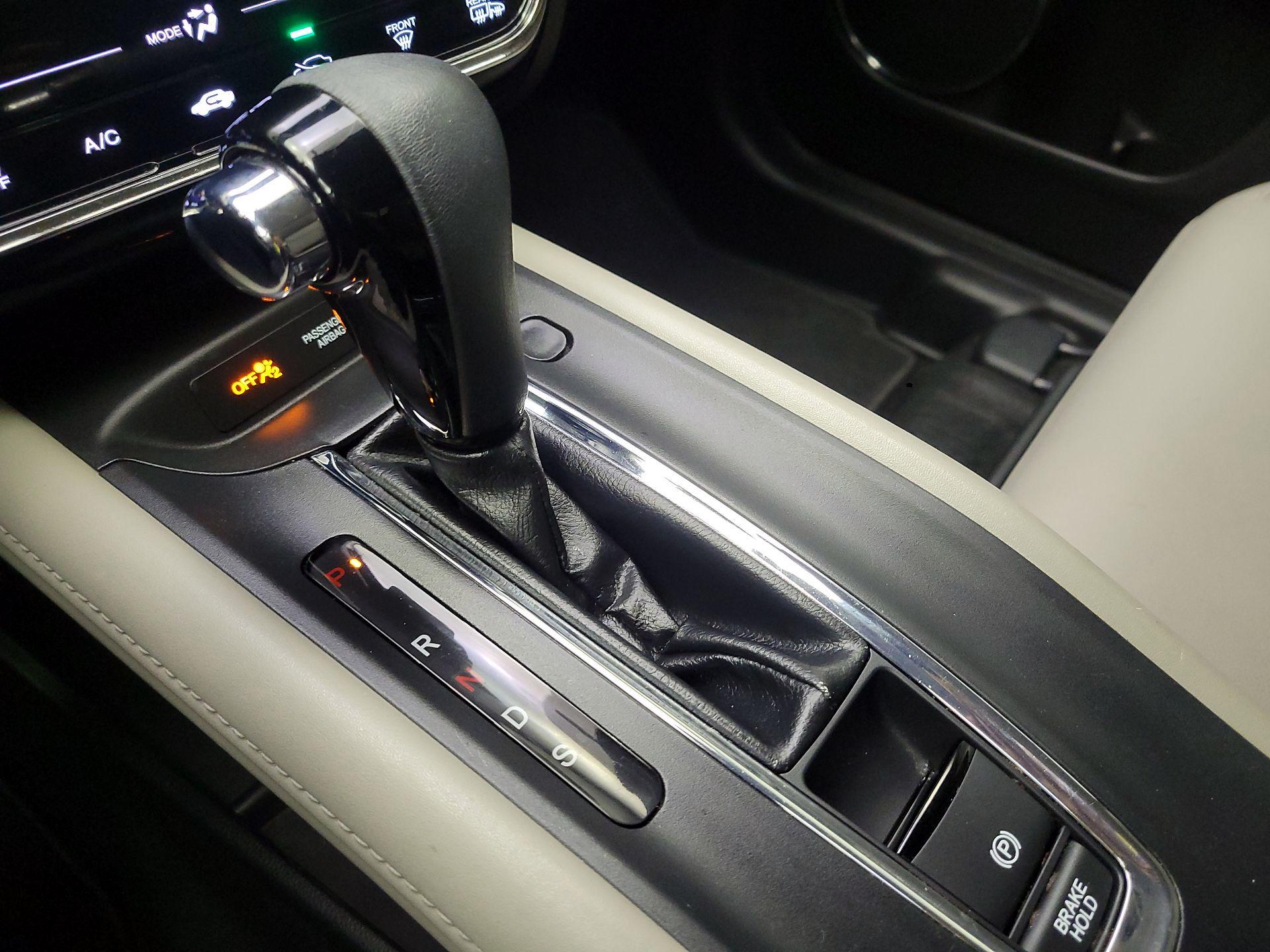 Thumbnail: 2016 Honda HR-V - 18