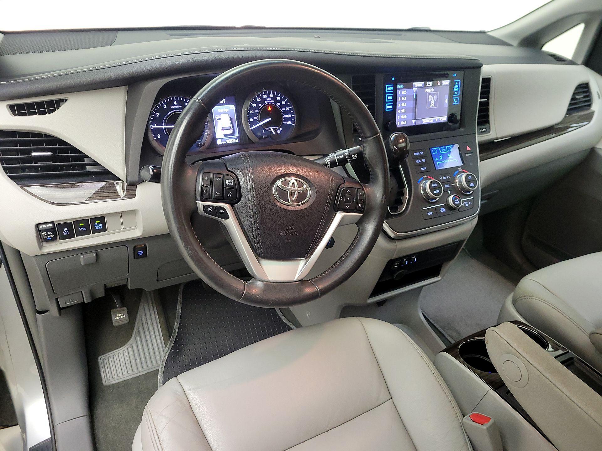 Thumbnail: 2016 Toyota Sienna - 9