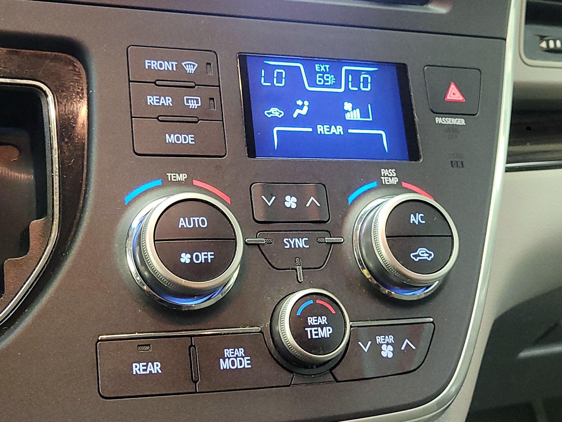Thumbnail: 2016 Toyota Sienna - 16
