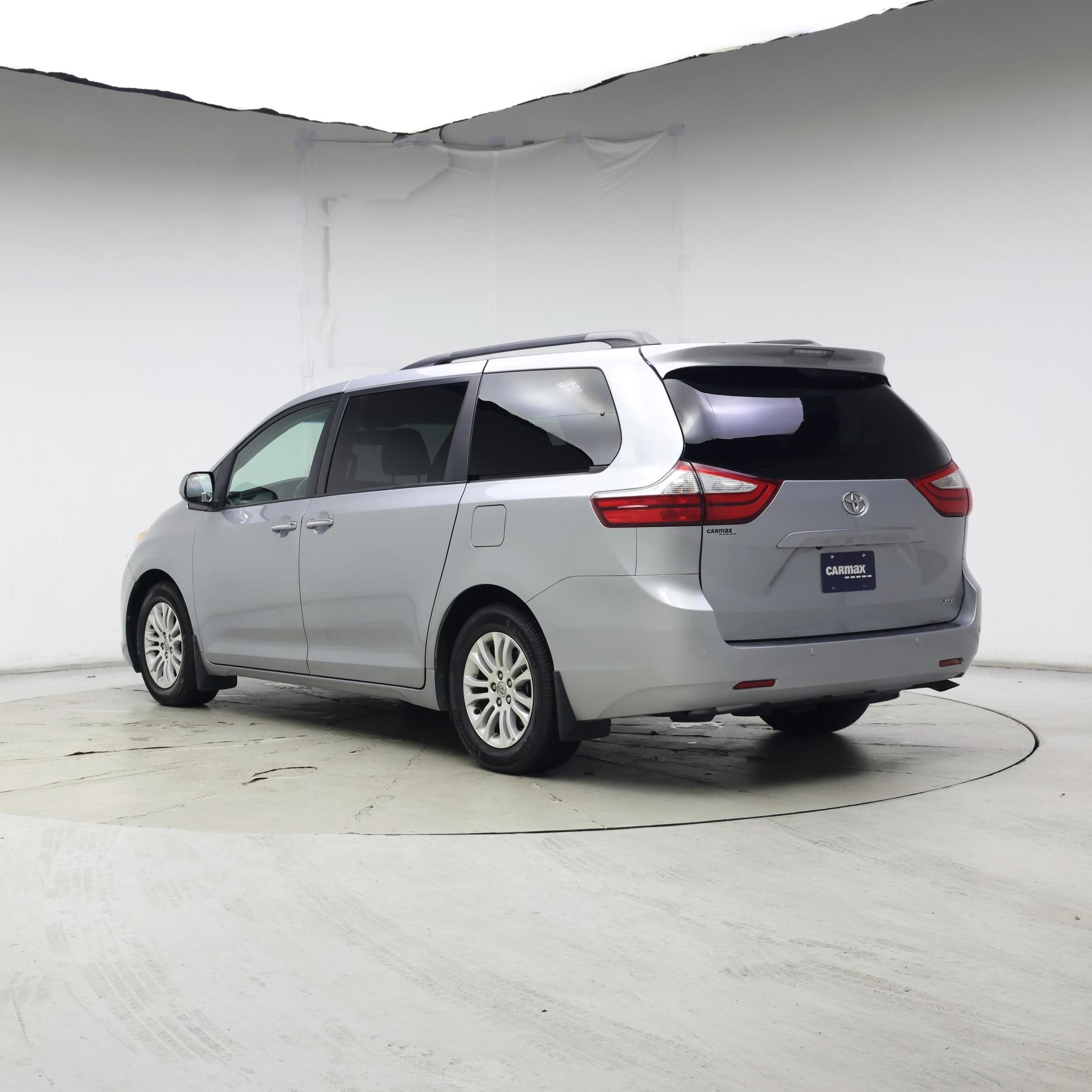 Thumbnail: 2016 Toyota Sienna - 2
