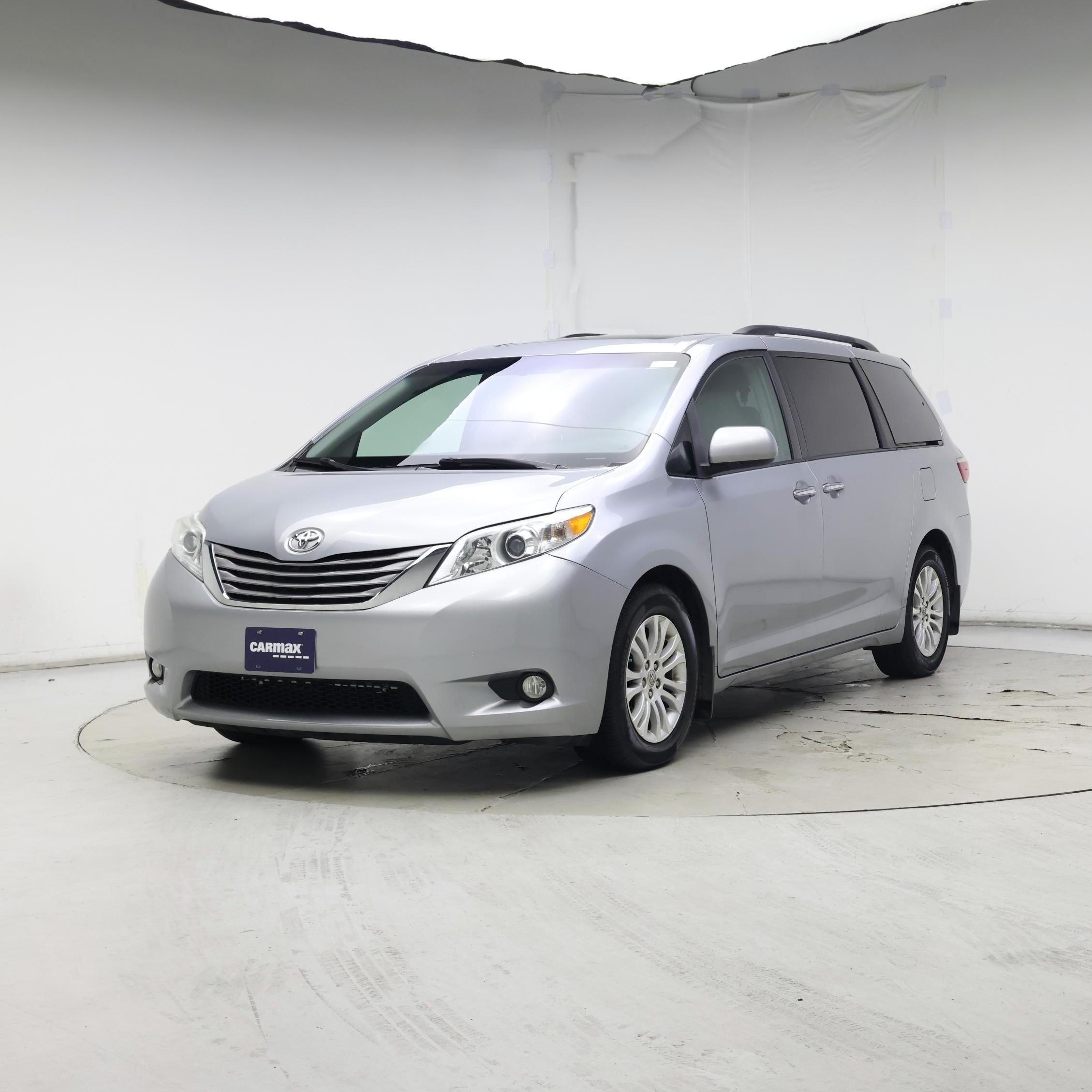 Thumbnail: 2016 Toyota Sienna - 4