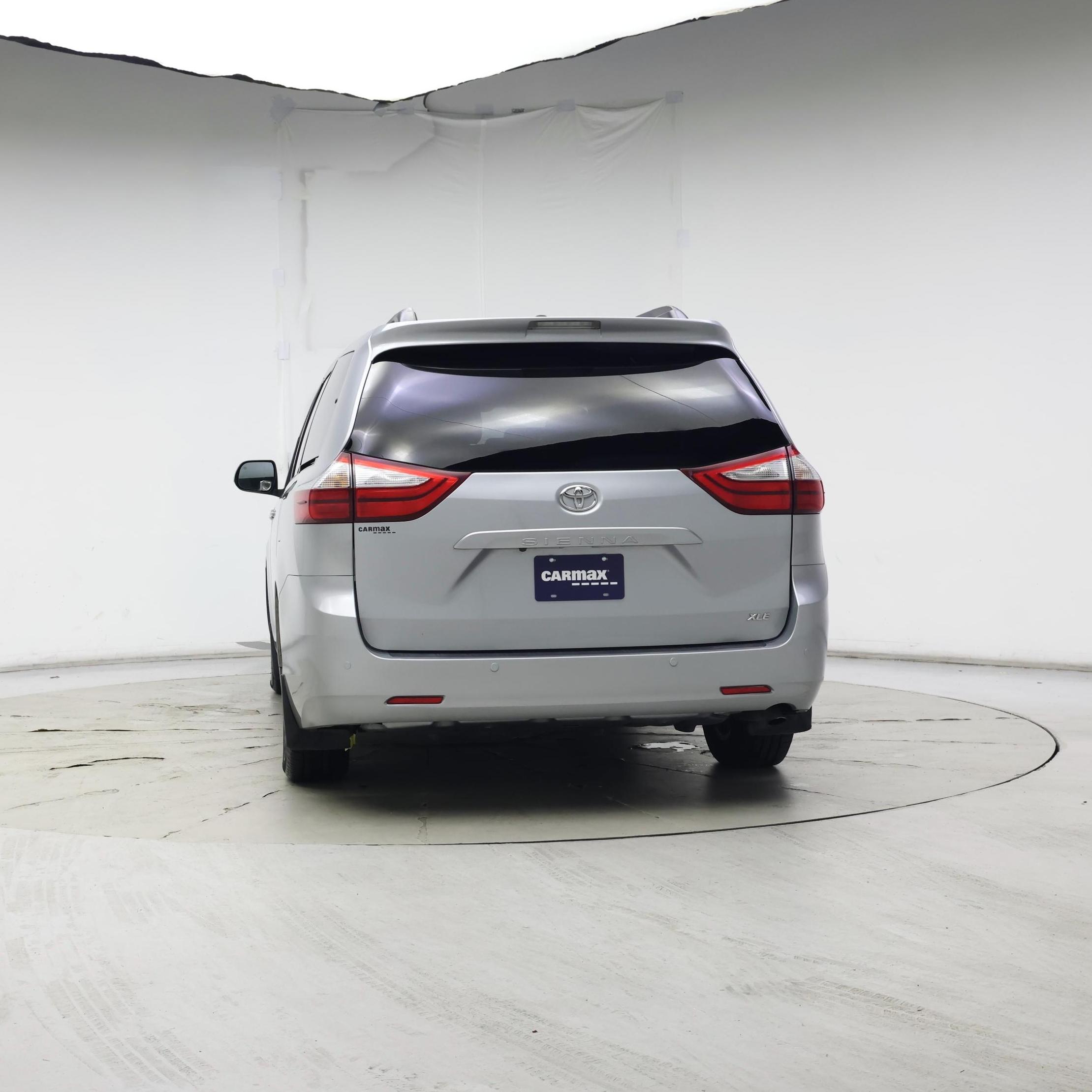 Thumbnail: 2016 Toyota Sienna - 6
