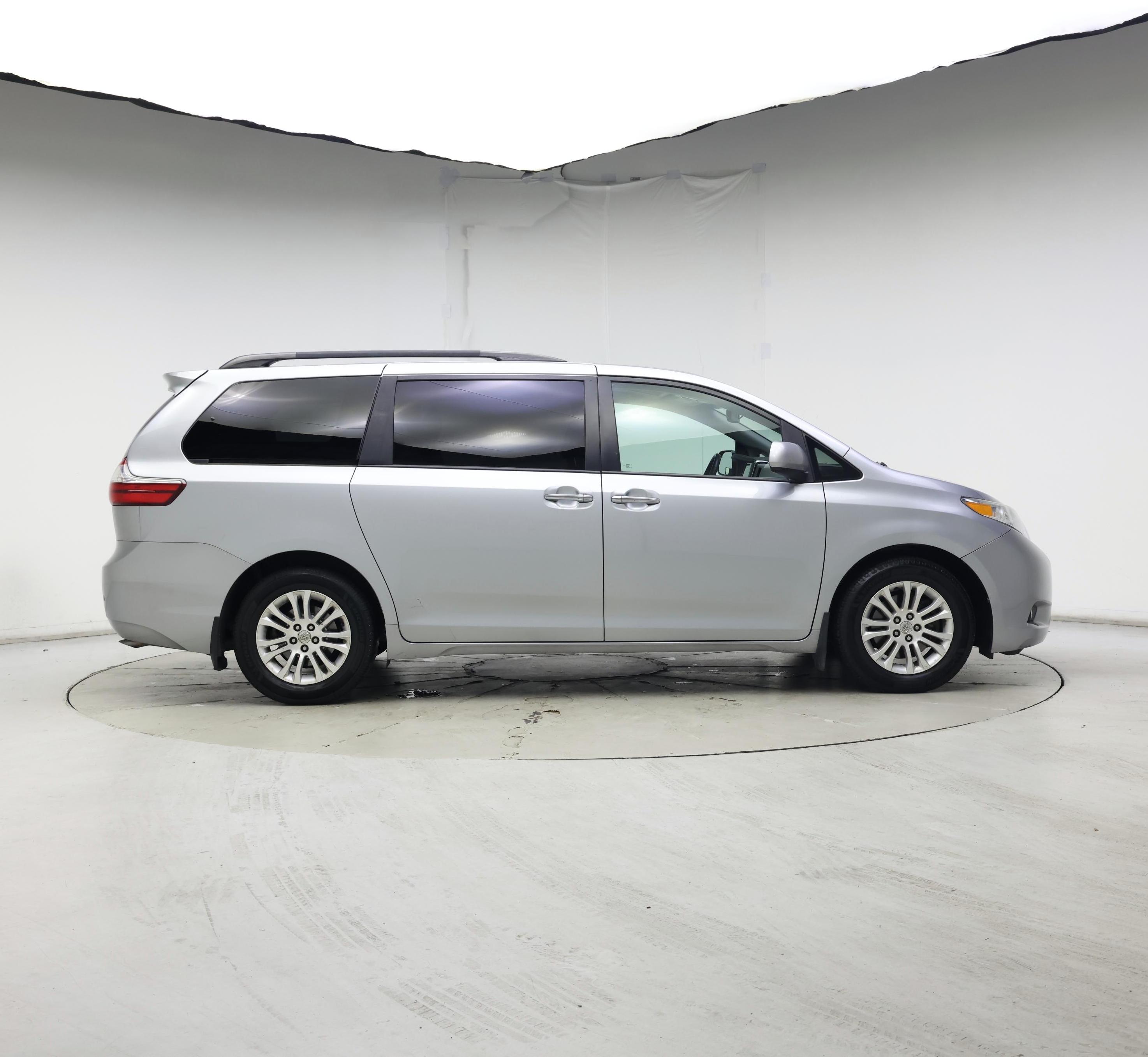 Thumbnail: 2016 Toyota Sienna - 7