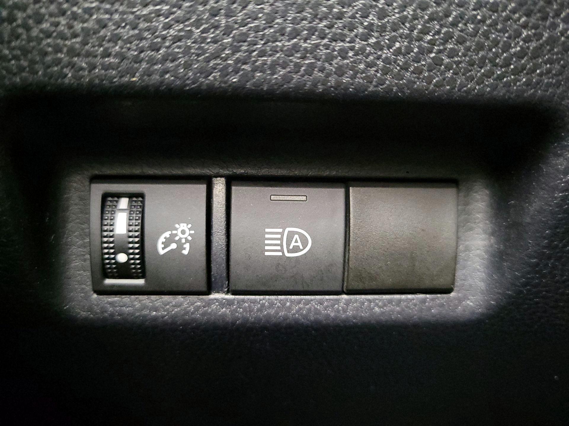 Thumbnail: 2020 Toyota RAV4 - 13