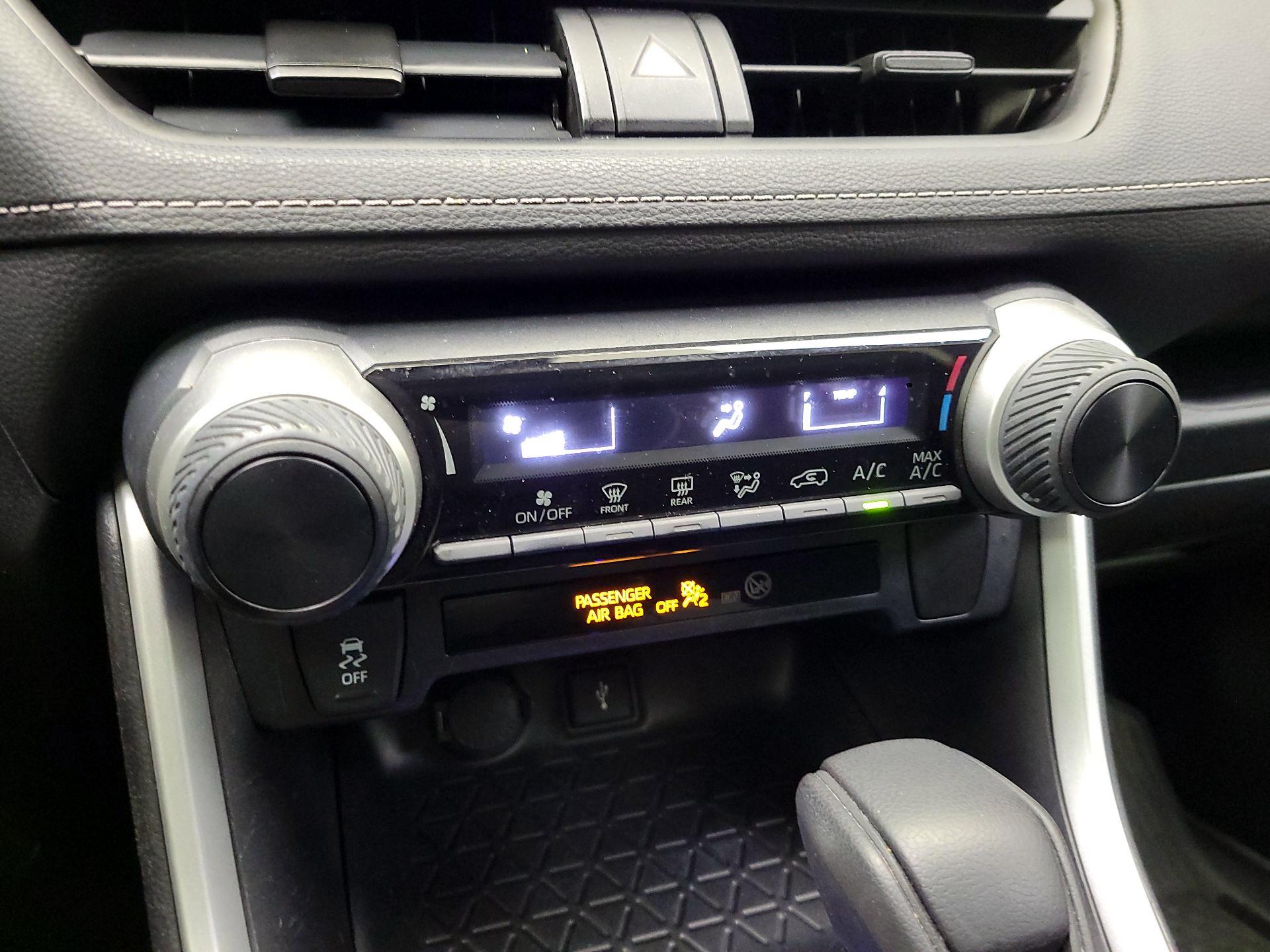 Thumbnail: 2020 Toyota RAV4 - 16