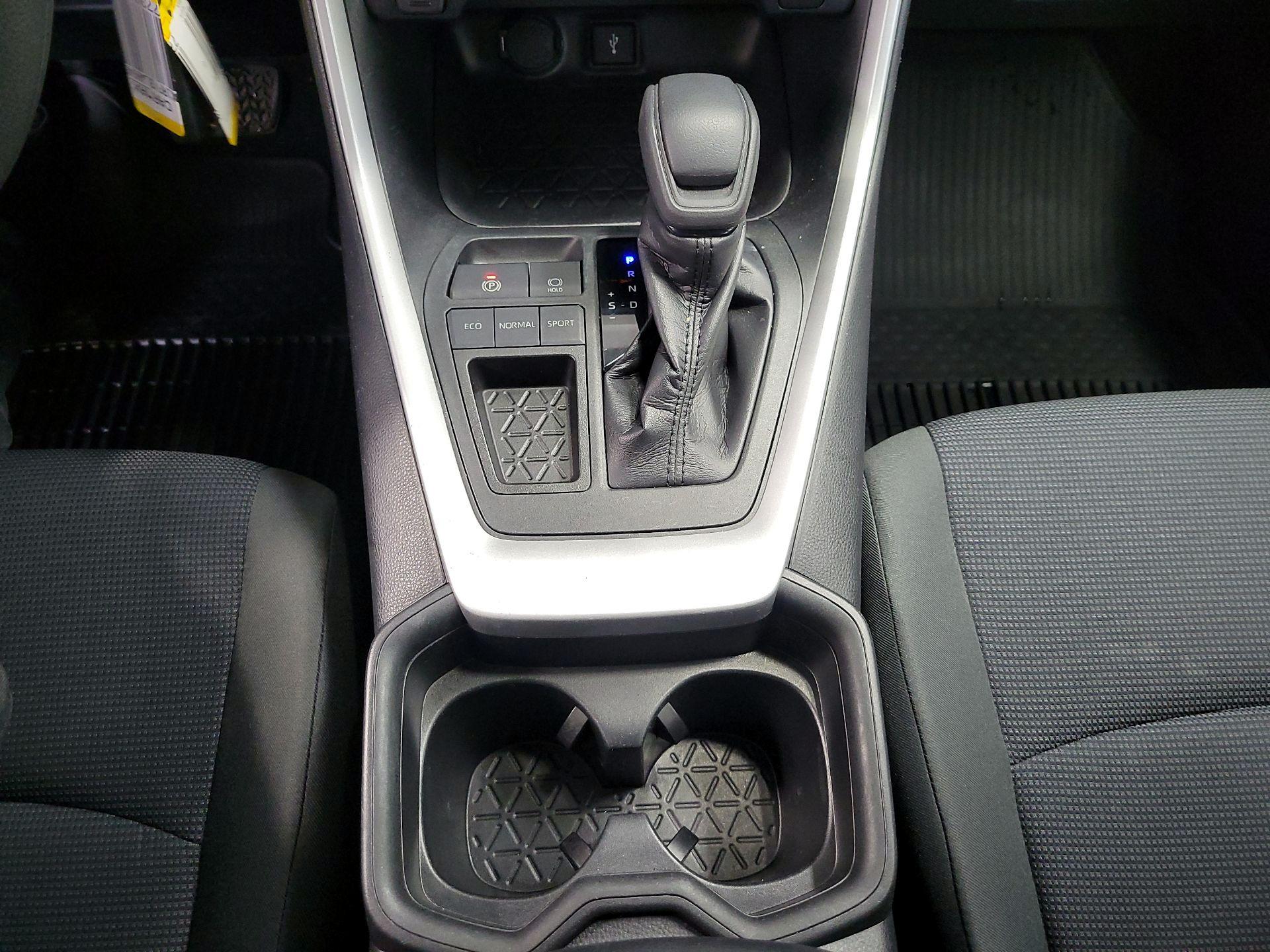 Thumbnail: 2020 Toyota RAV4 - 17