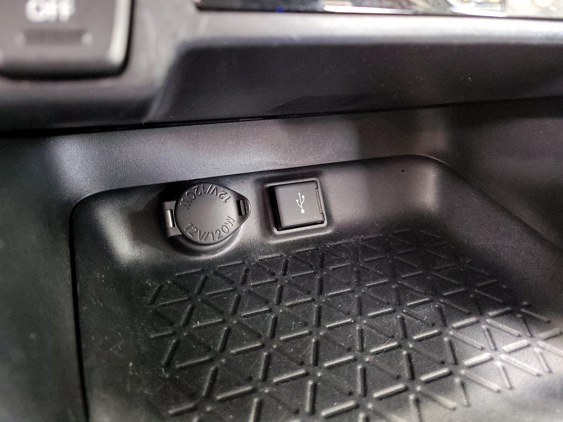 Thumbnail: 2020 Toyota RAV4 - 18