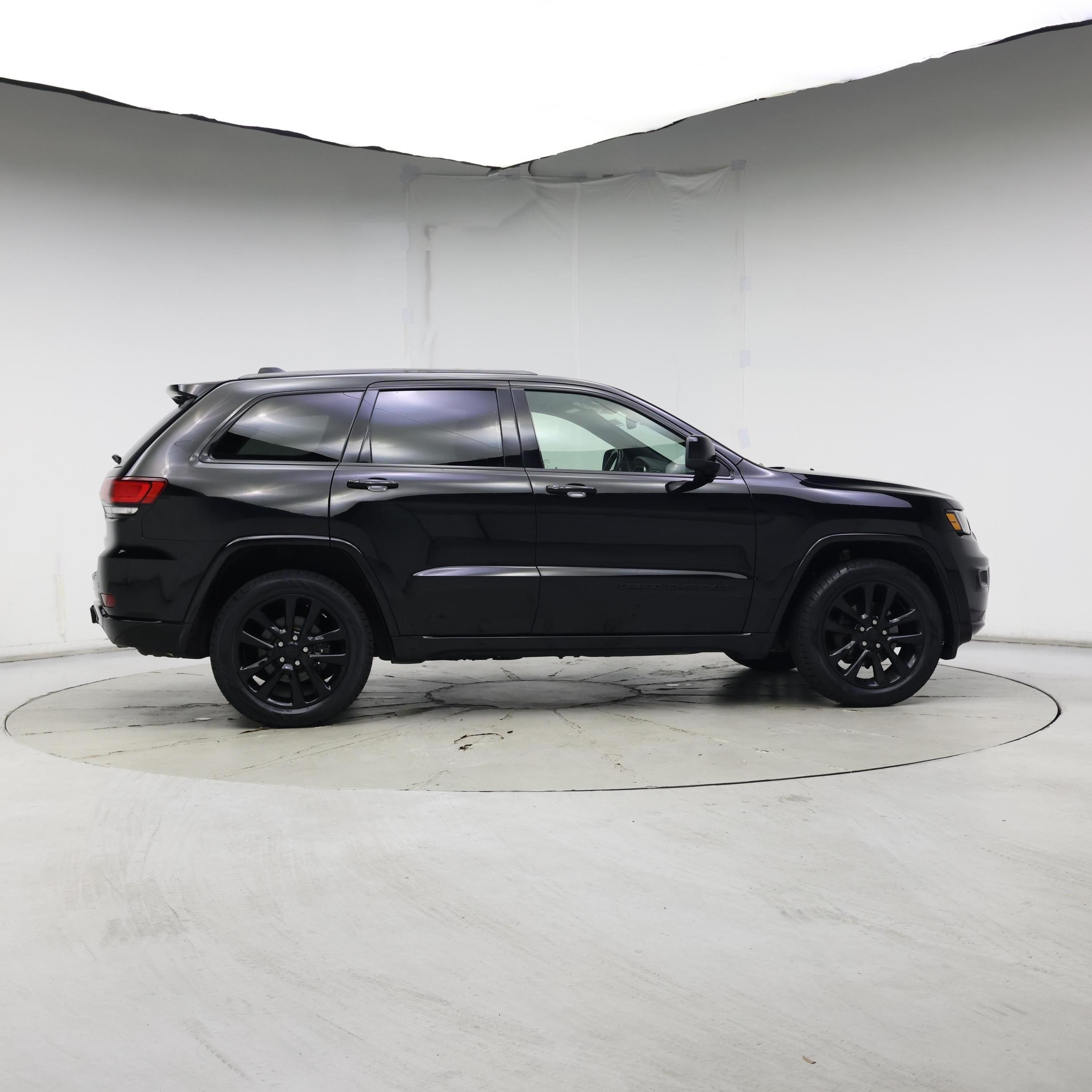 Thumbnail: 2020 Jeep Grand Cherokee - 7