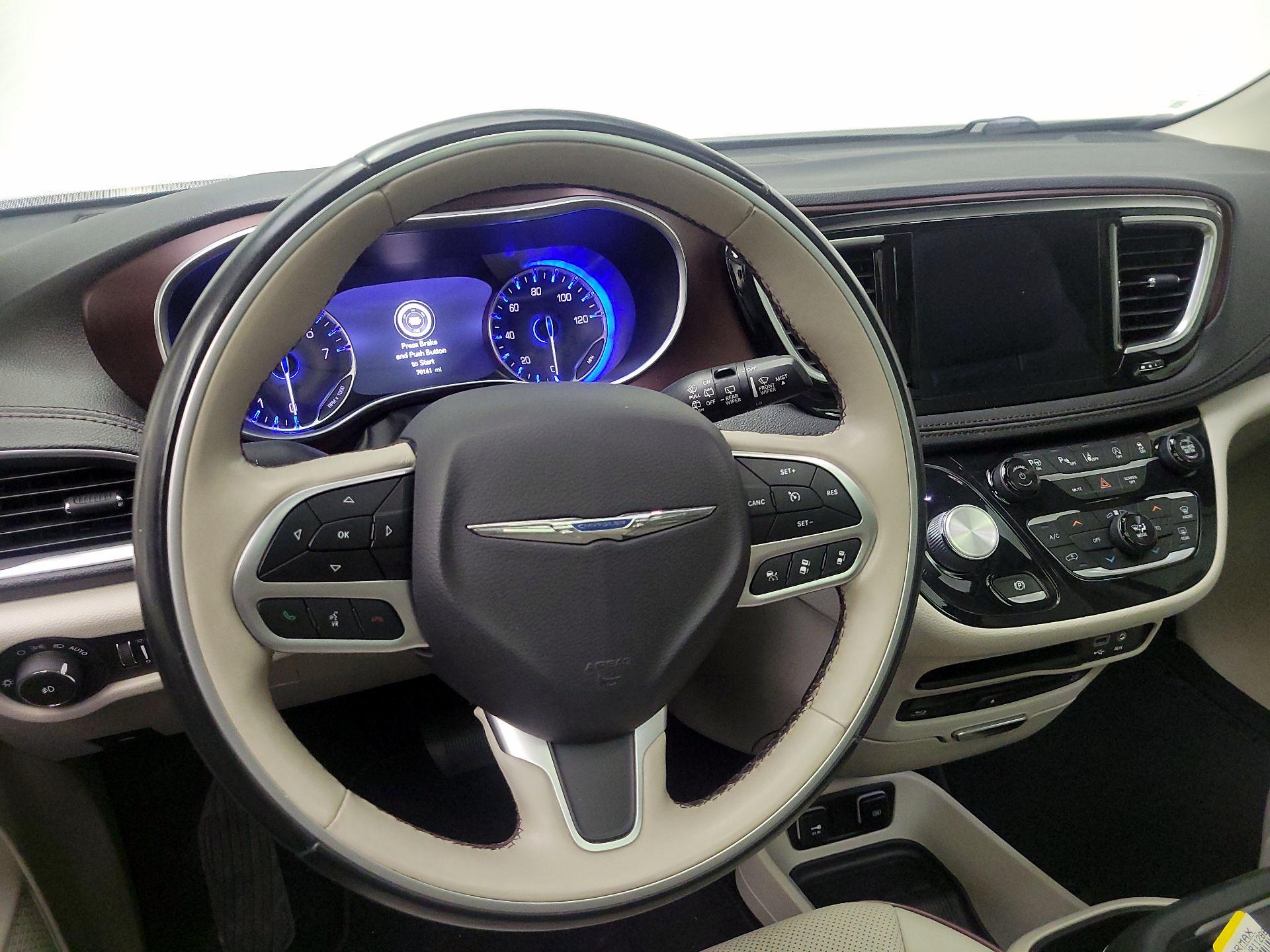 Thumbnail: 2018 Chrysler Pacifica - 10