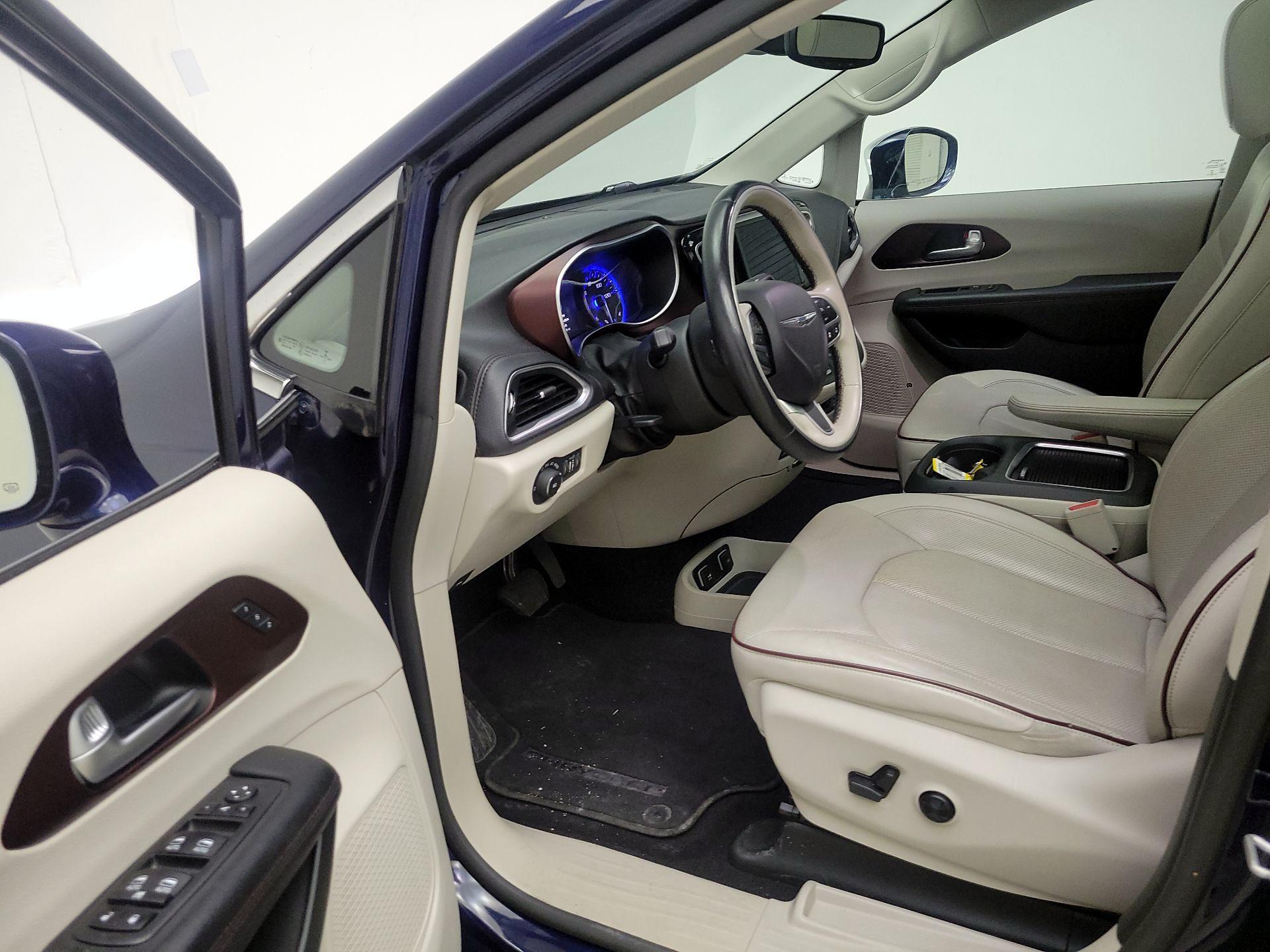 Thumbnail: 2018 Chrysler Pacifica - 11