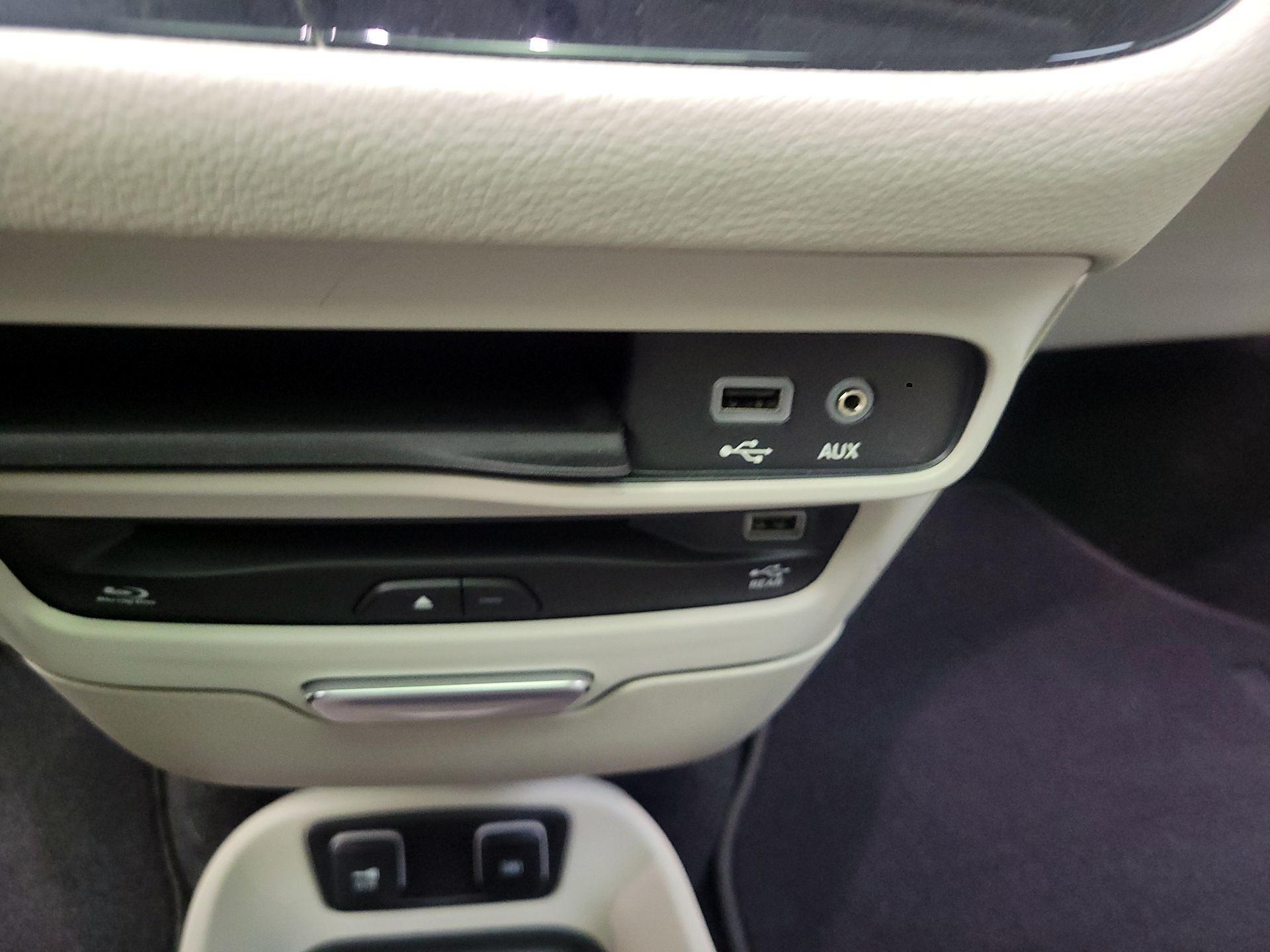 Thumbnail: 2018 Chrysler Pacifica - 18