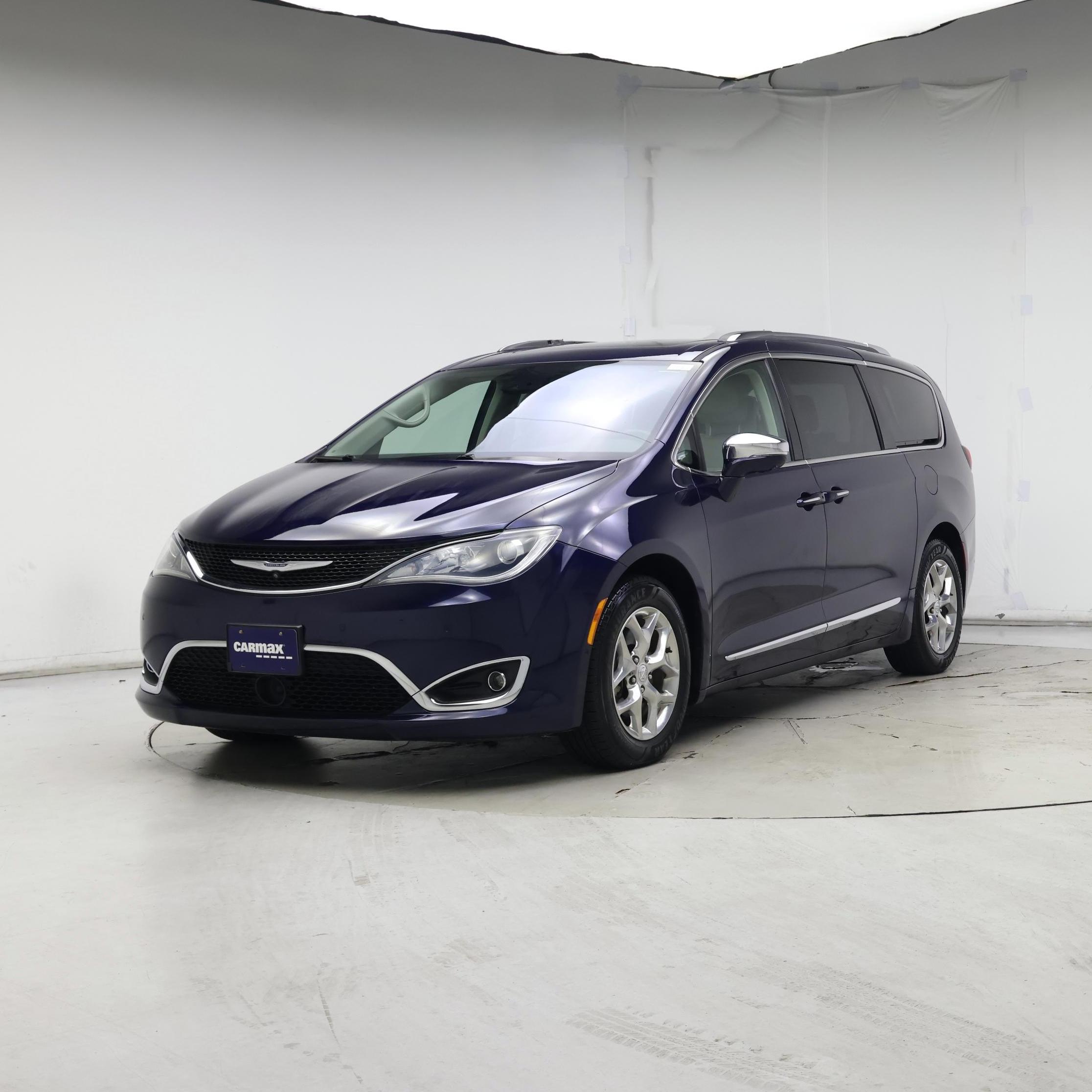 Thumbnail: 2018 Chrysler Pacifica - 4