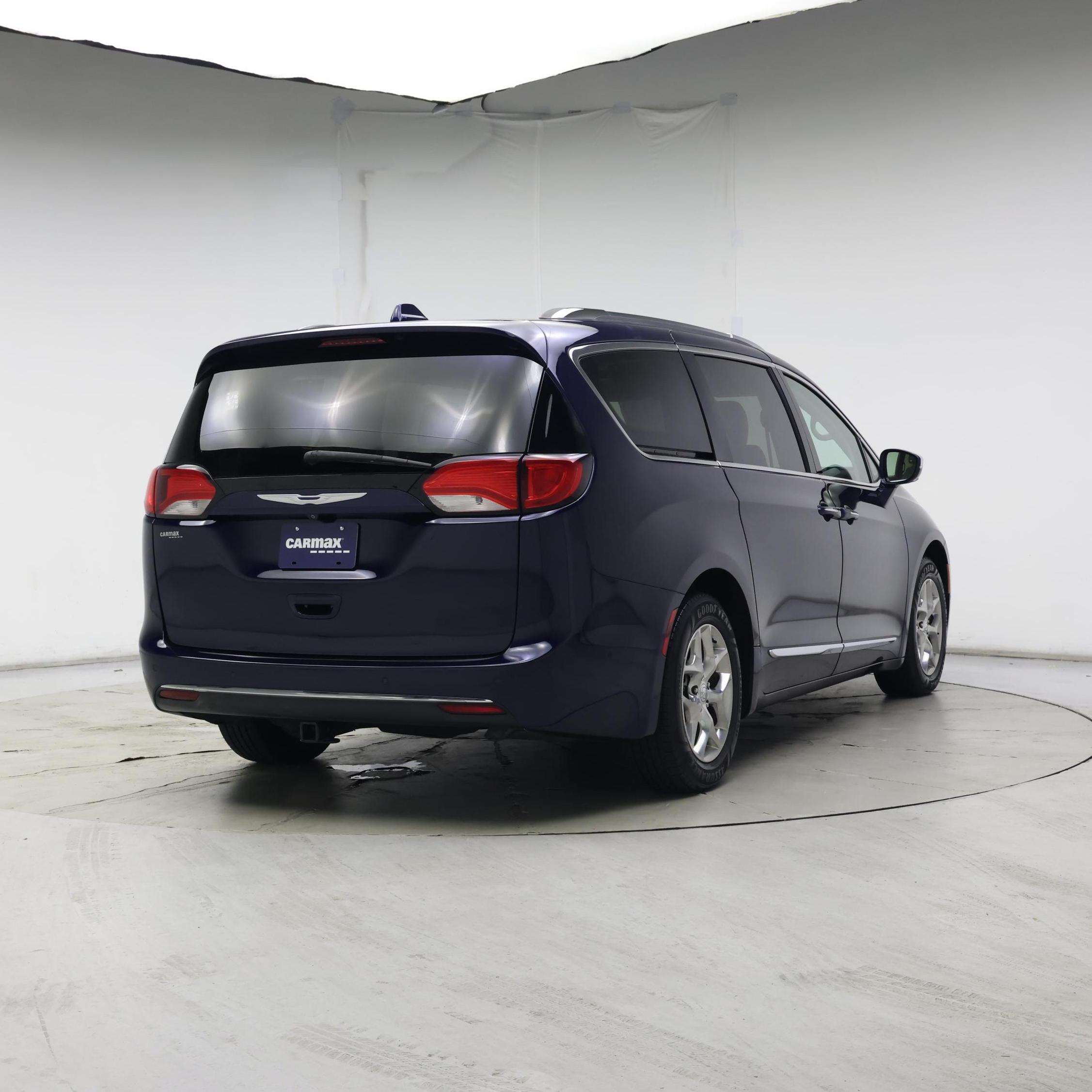 Thumbnail: 2018 Chrysler Pacifica - 8