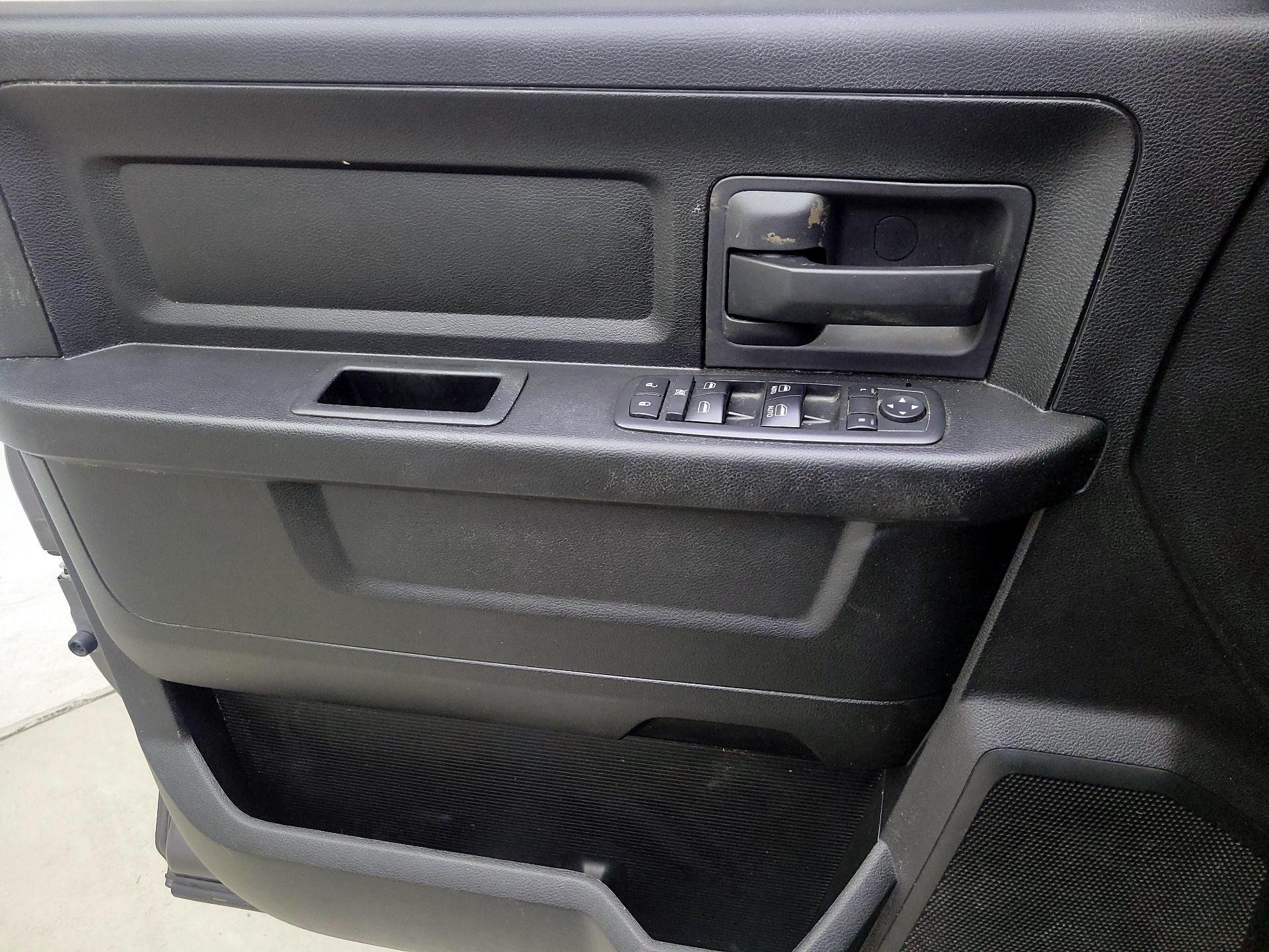 Thumbnail: 2019 RAM 1500 Classic - 12