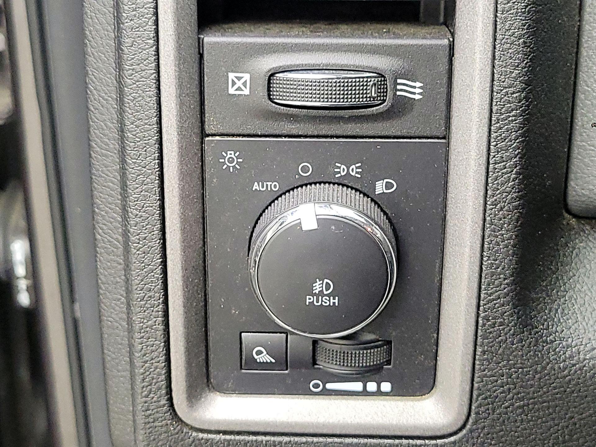 Thumbnail: 2019 RAM 1500 Classic - 13