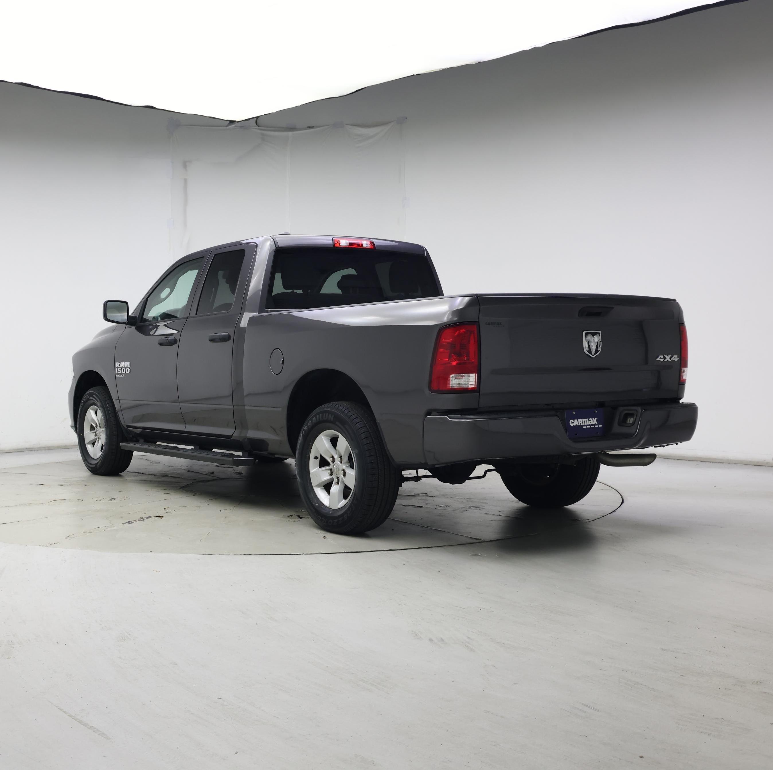 Thumbnail: 2019 RAM 1500 Classic - 2