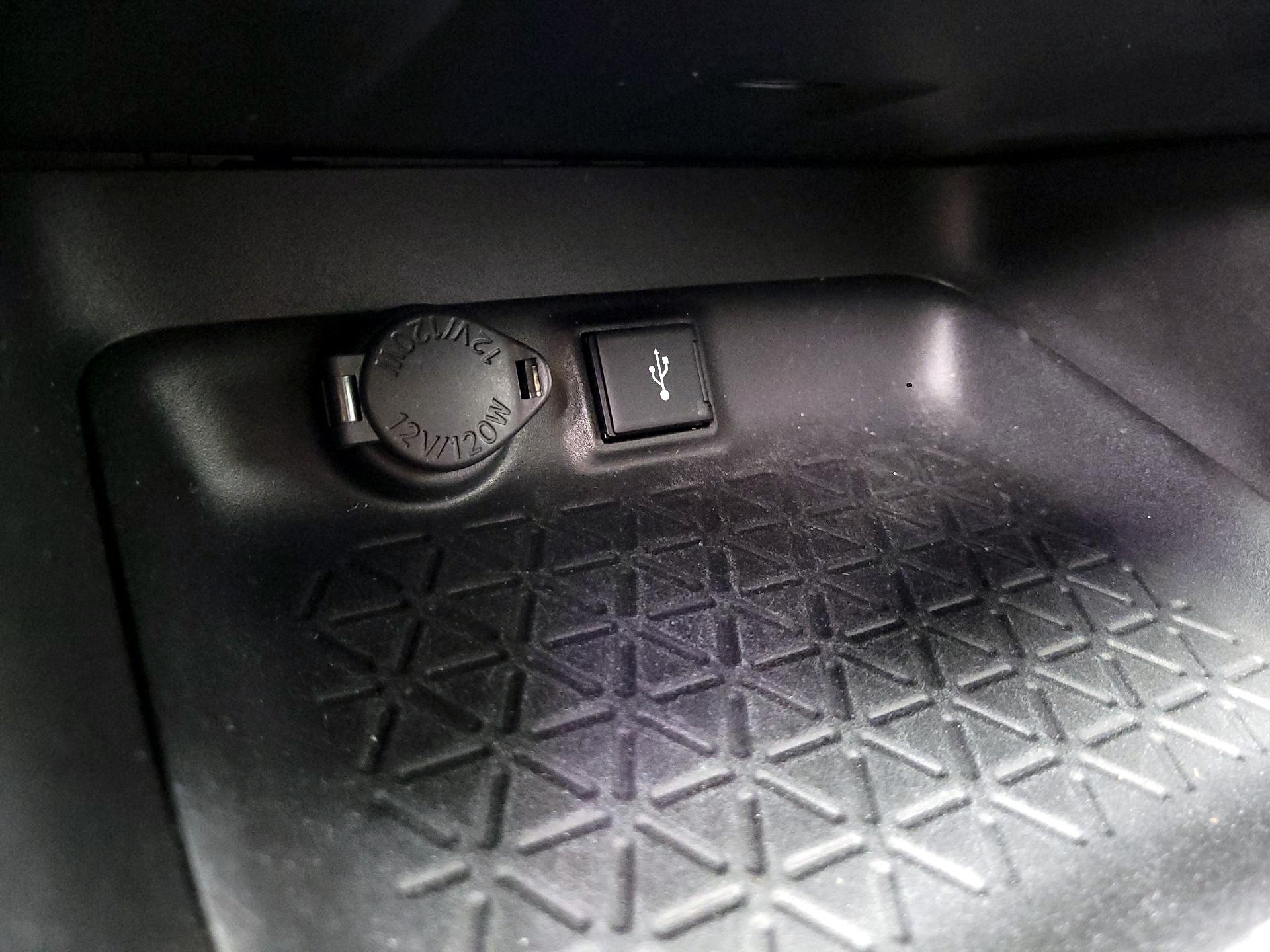 Thumbnail: 2021 Toyota RAV4 - 19