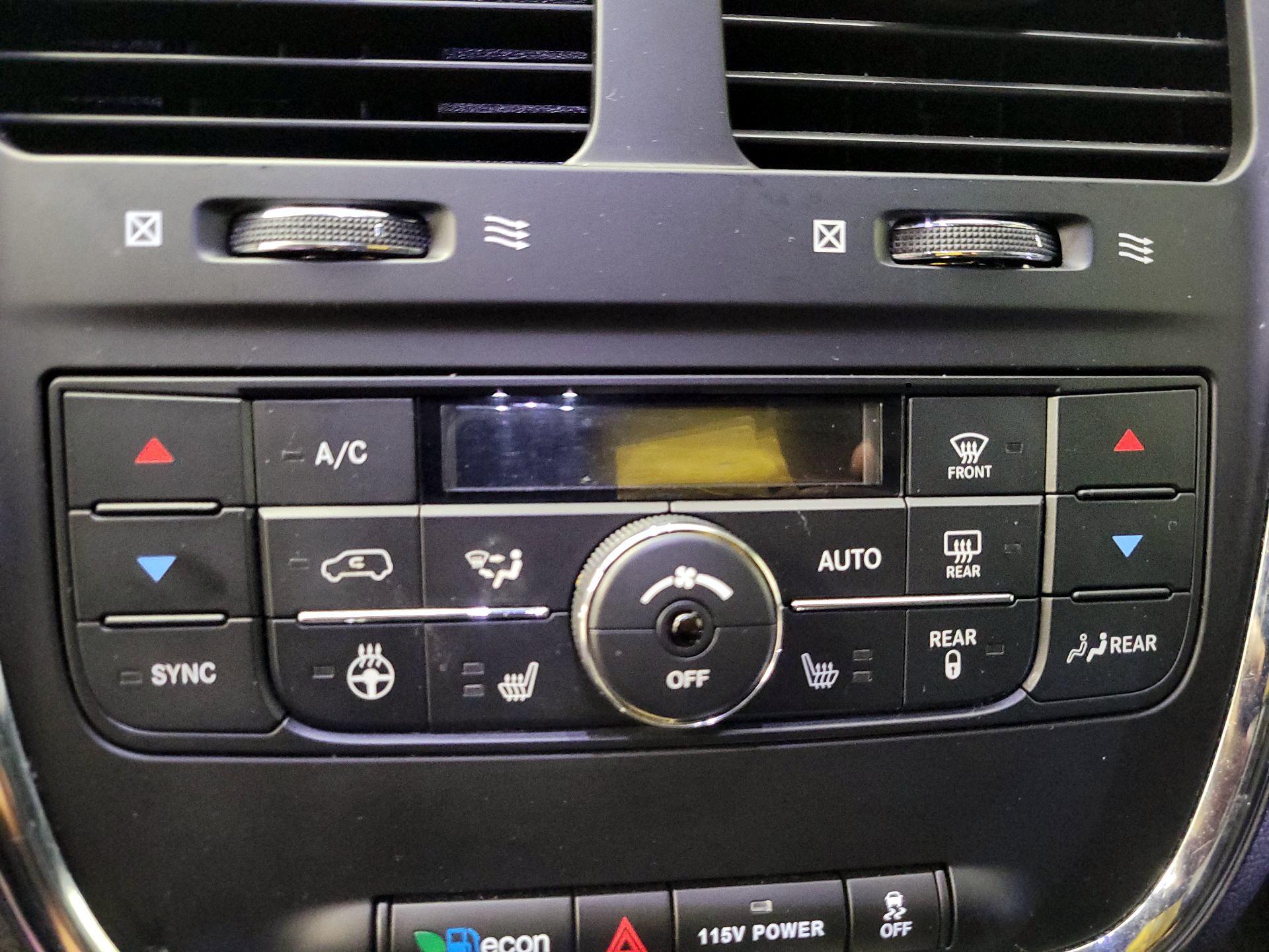 Thumbnail: 2018 Dodge Grand Caravan - 16