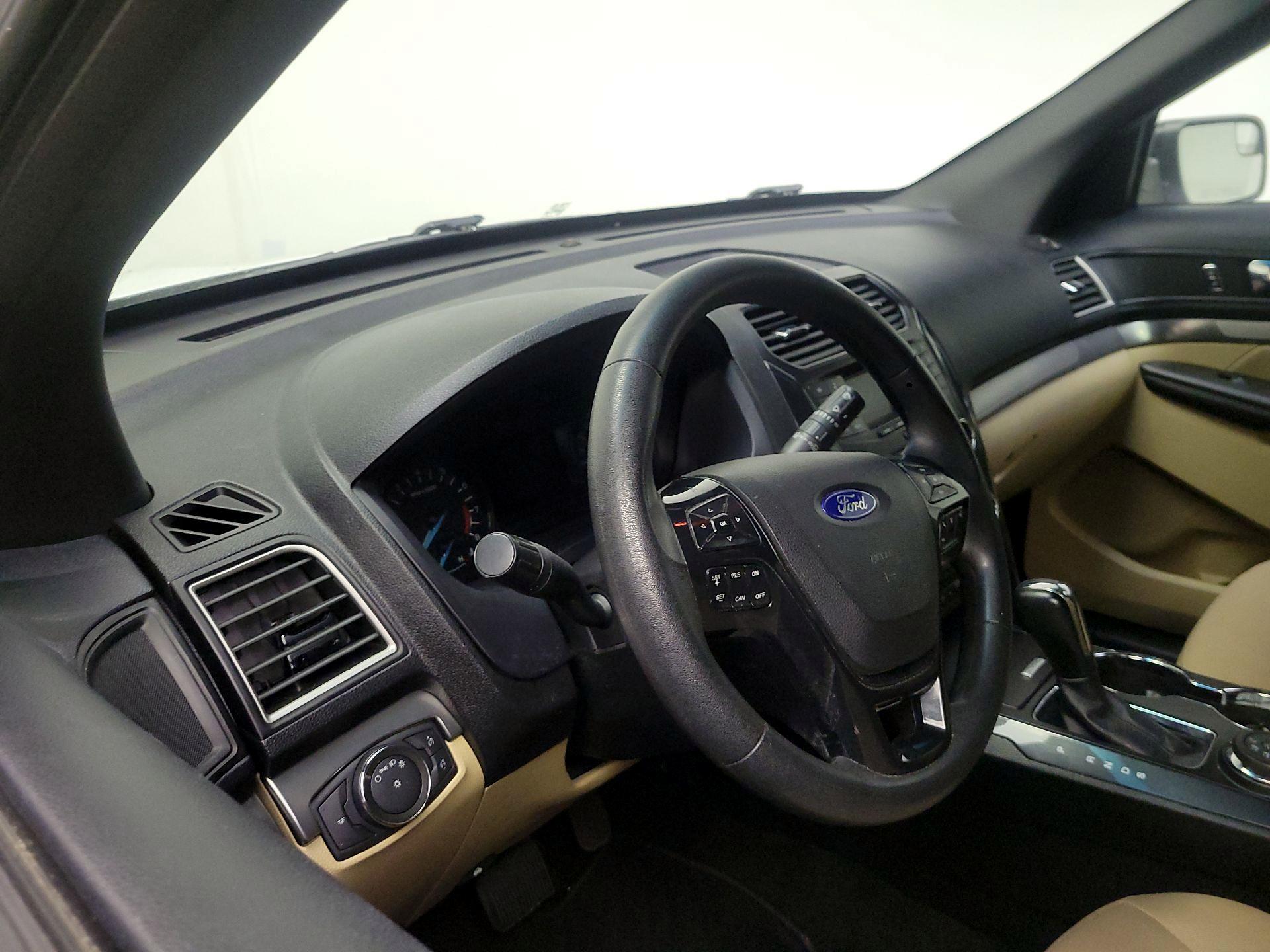 Thumbnail: 2016 Ford Explorer - 9