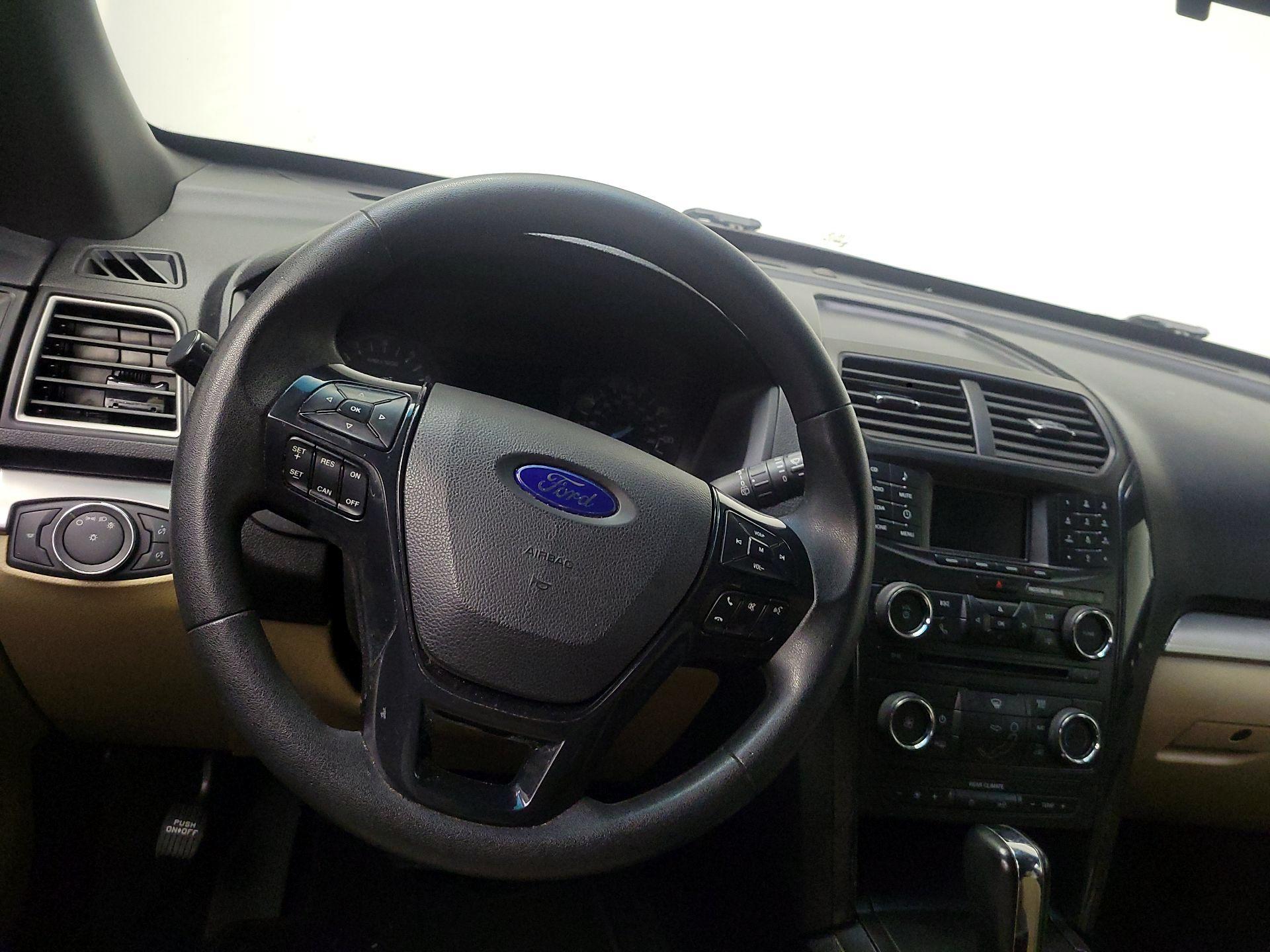 Thumbnail: 2016 Ford Explorer - 10