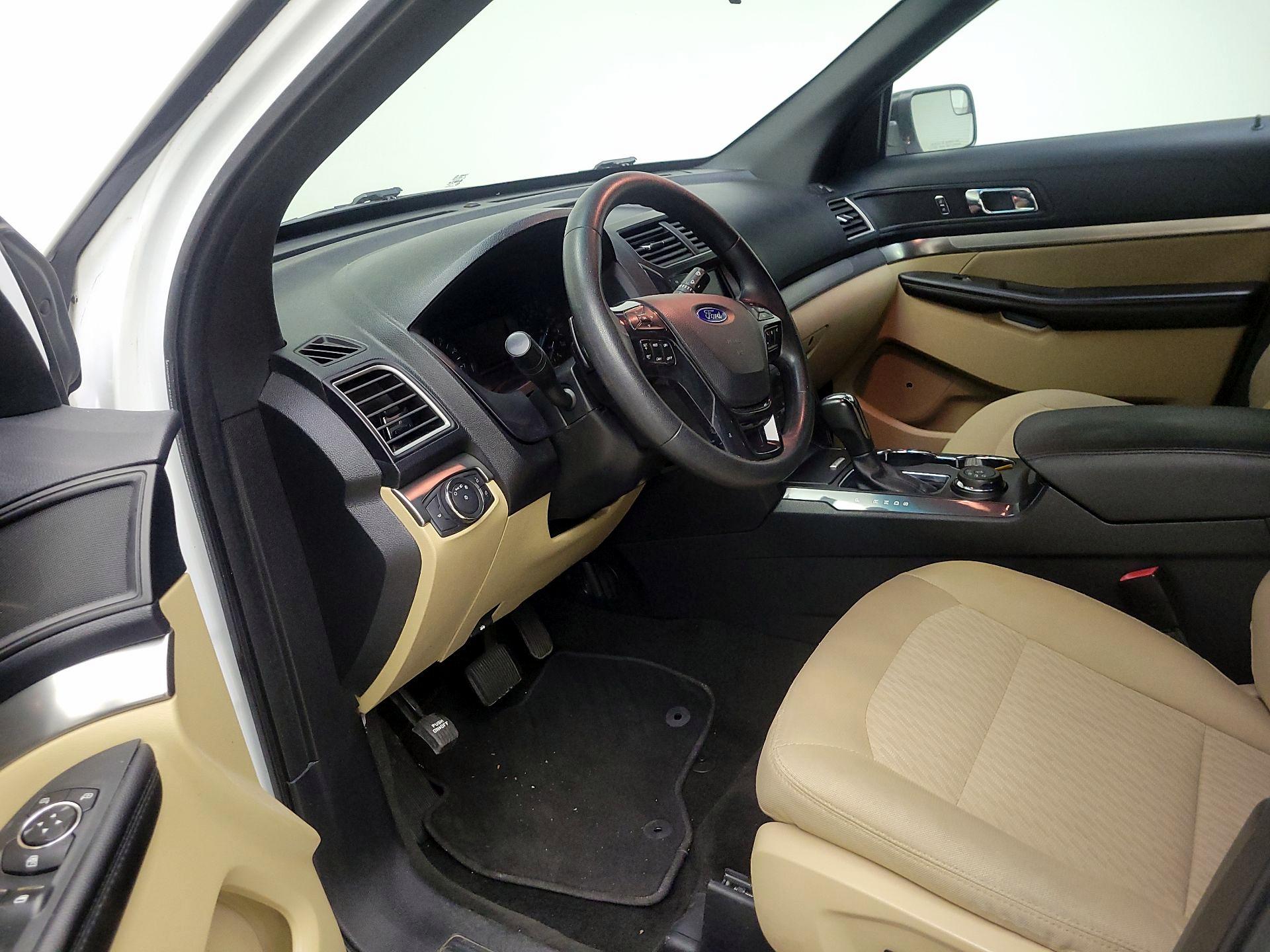 Thumbnail: 2016 Ford Explorer - 11