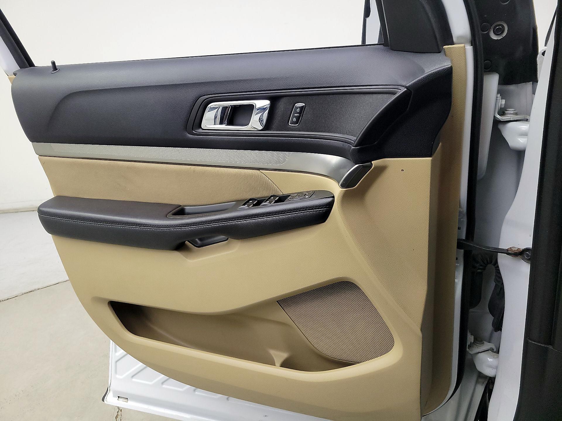 Thumbnail: 2016 Ford Explorer - 12