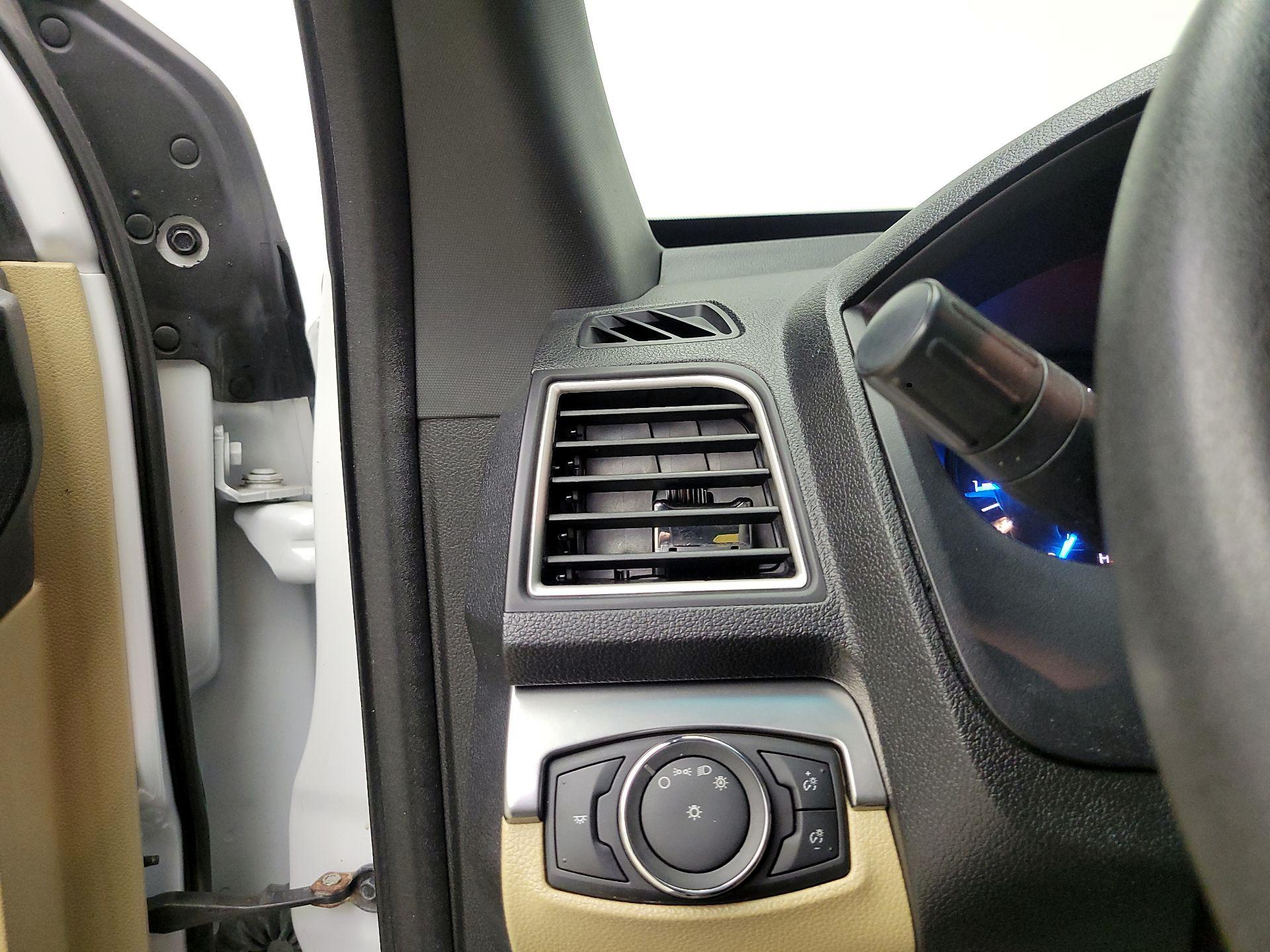 Thumbnail: 2016 Ford Explorer - 13