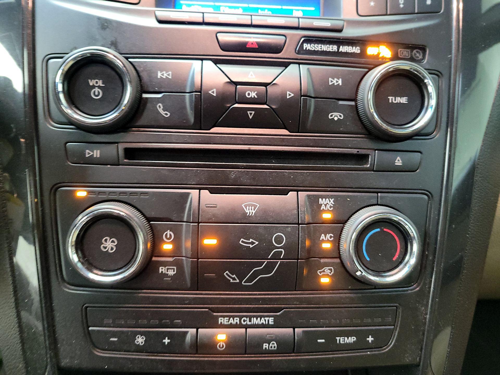 Thumbnail: 2016 Ford Explorer - 15