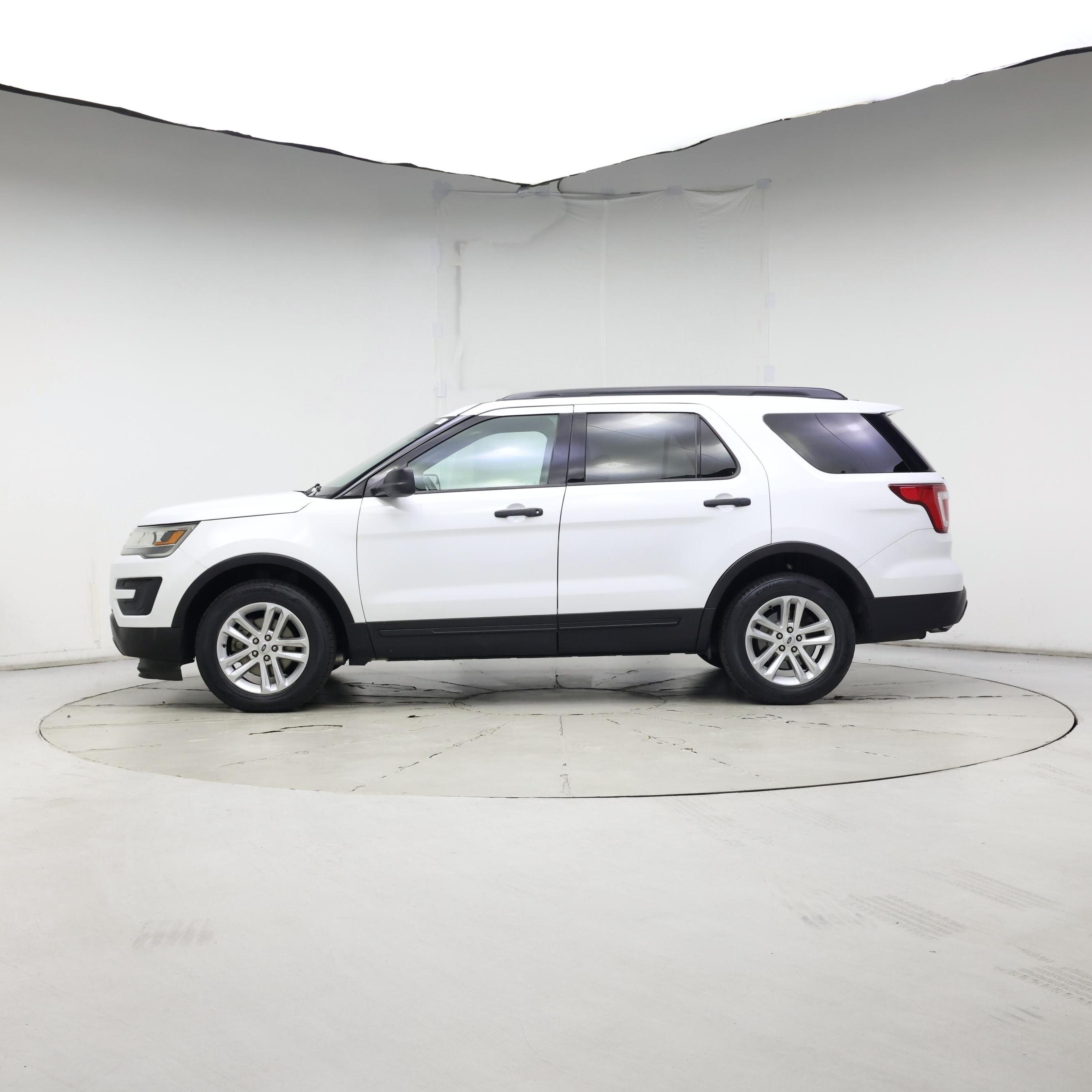 Thumbnail: 2016 Ford Explorer - 3