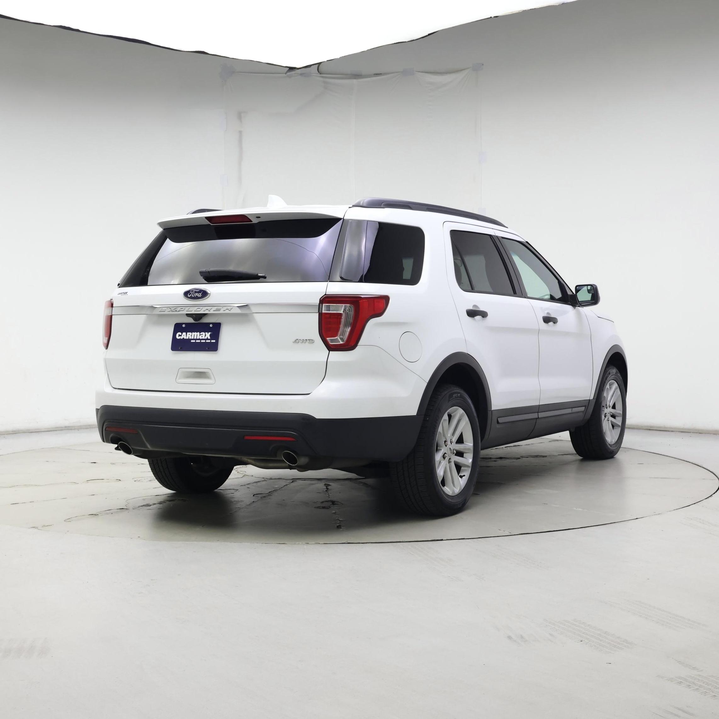 Thumbnail: 2016 Ford Explorer - 8