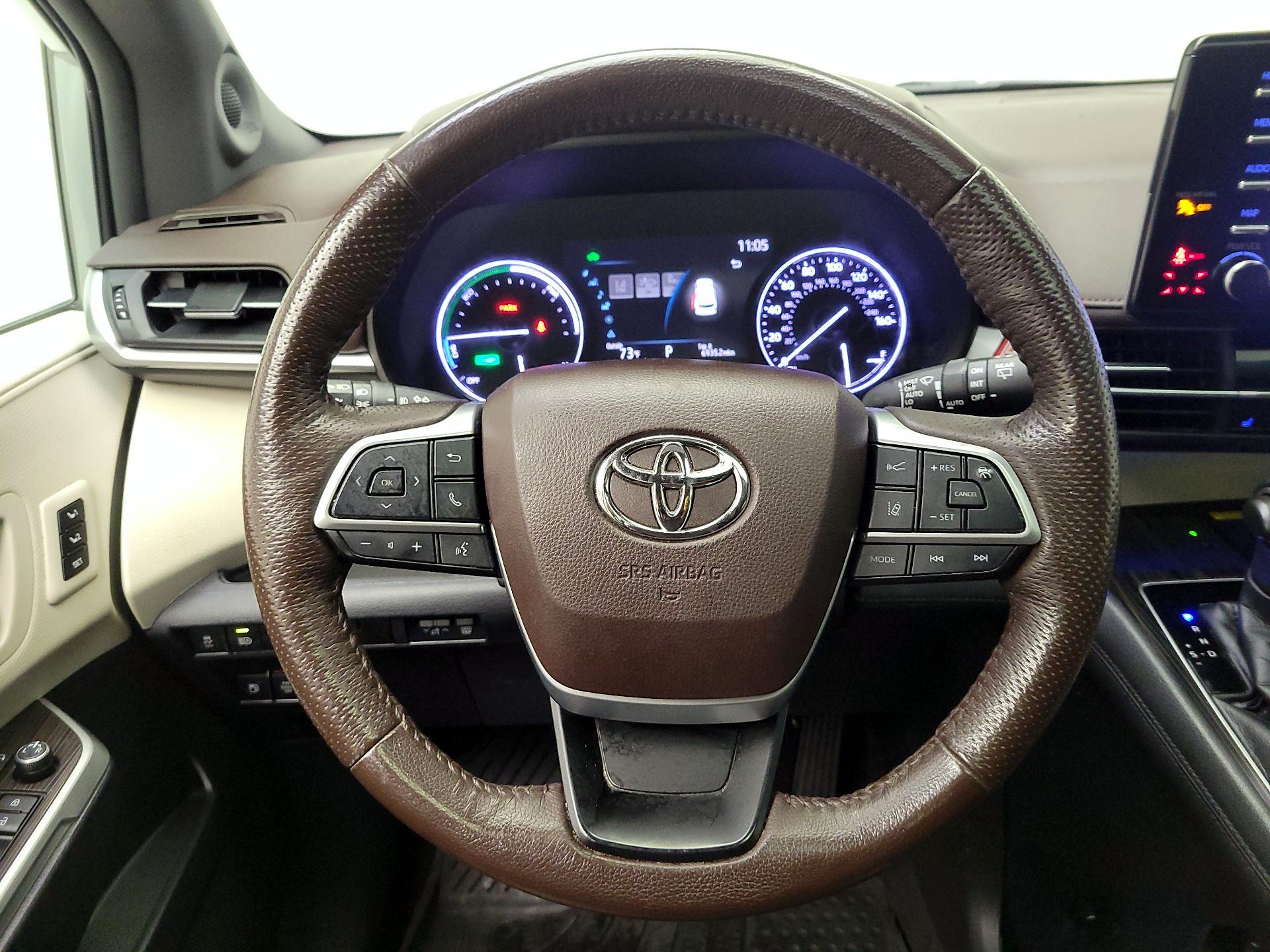 Thumbnail: 2021 Toyota Sienna - 10