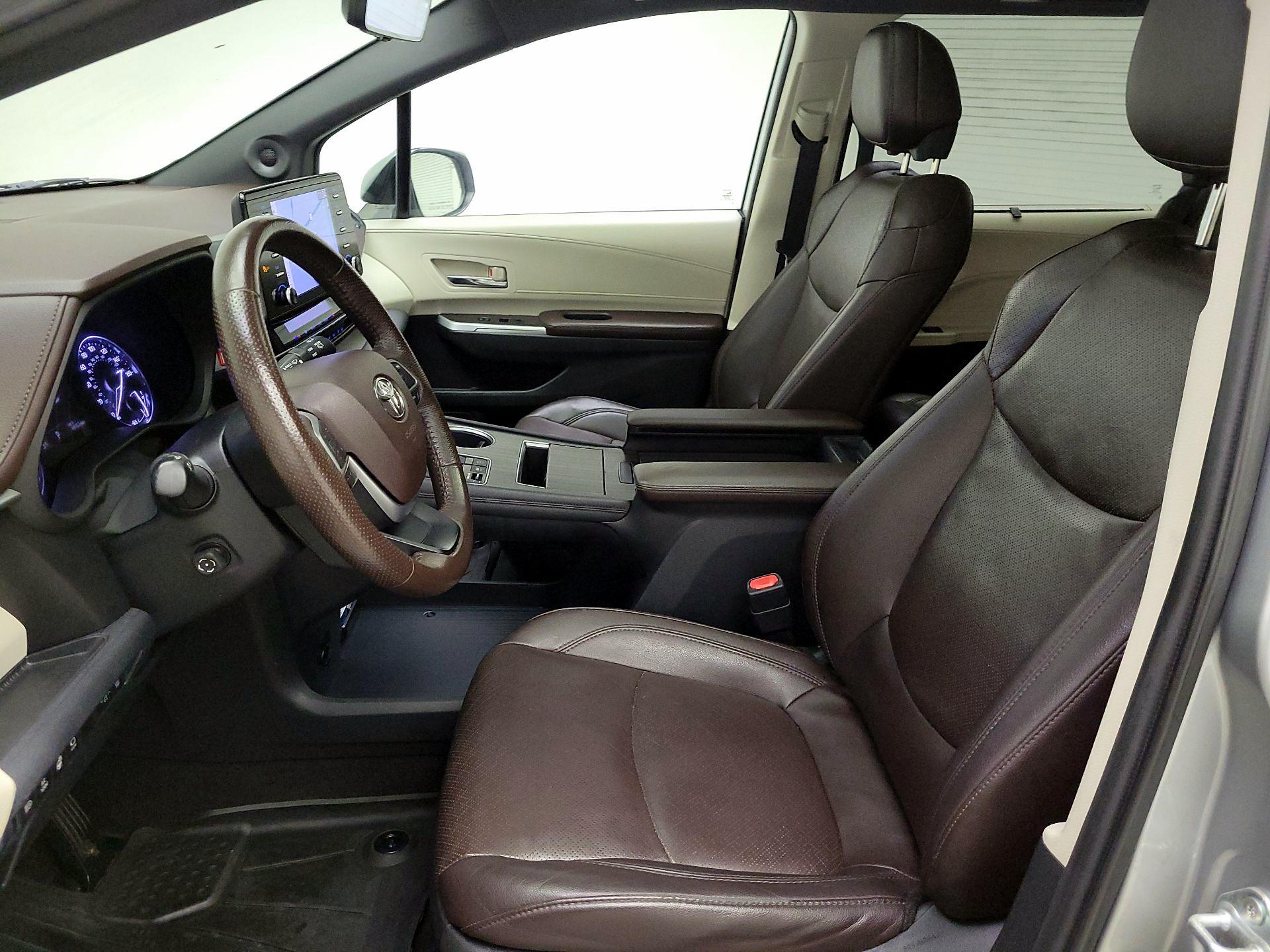 Thumbnail: 2021 Toyota Sienna - 11