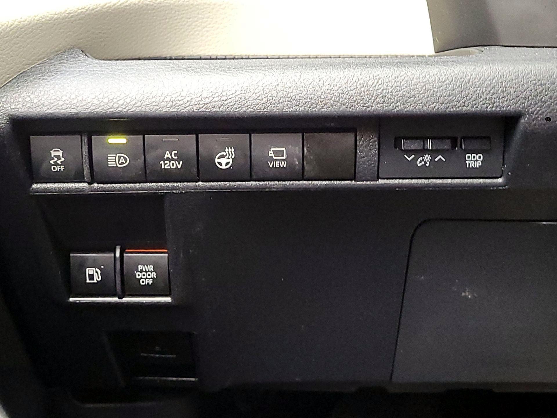 Thumbnail: 2021 Toyota Sienna - 13