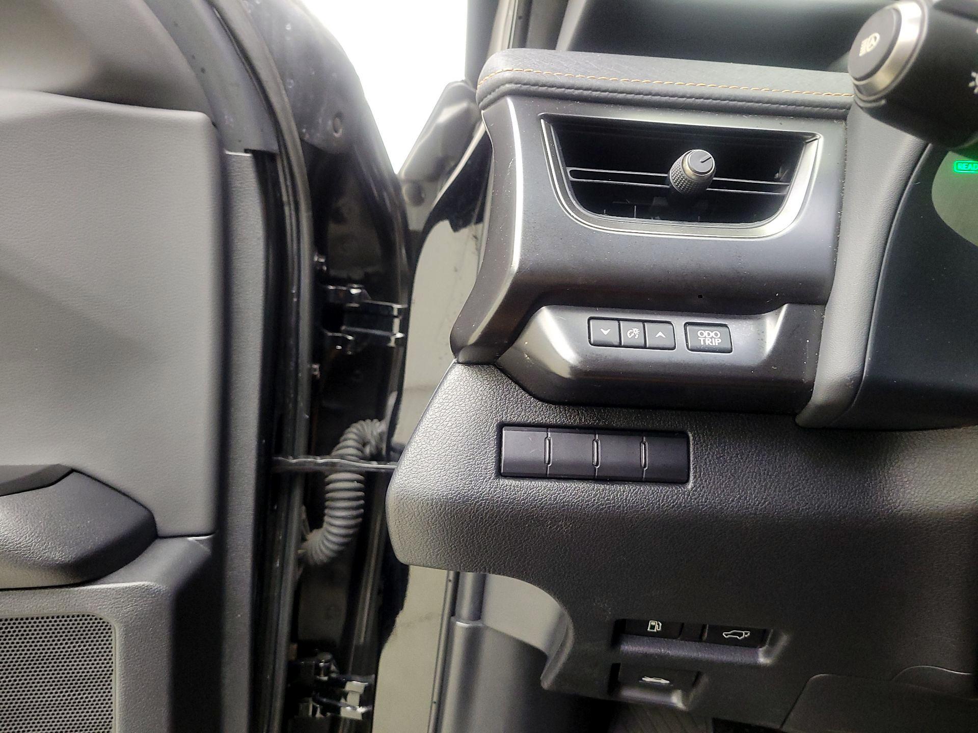 Thumbnail: 2021 Lexus UX - 13