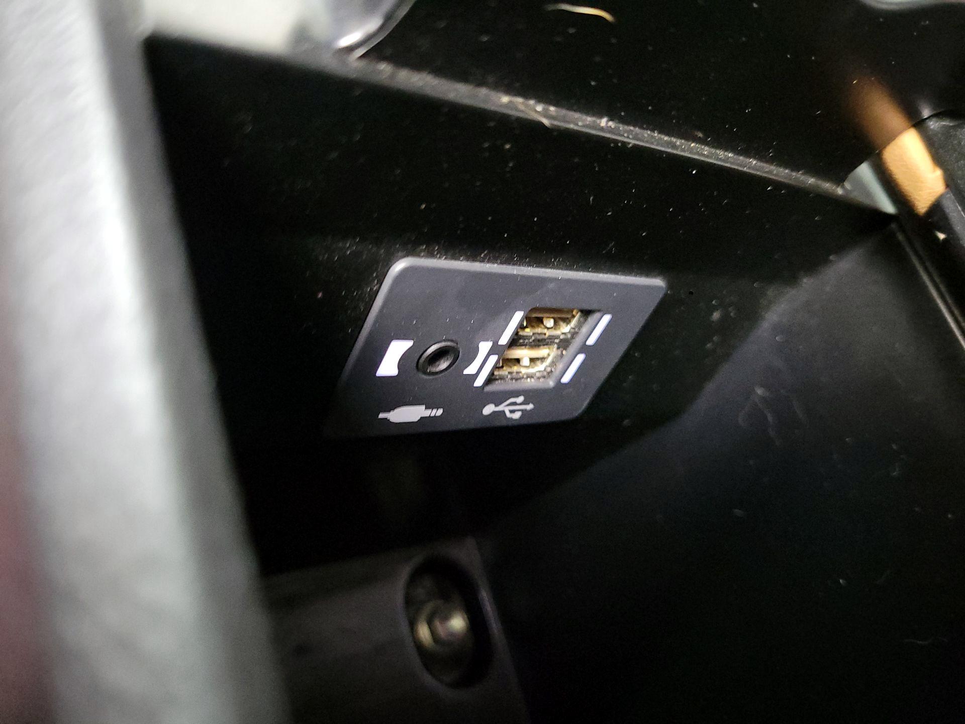 Thumbnail: 2021 Lexus UX - 18