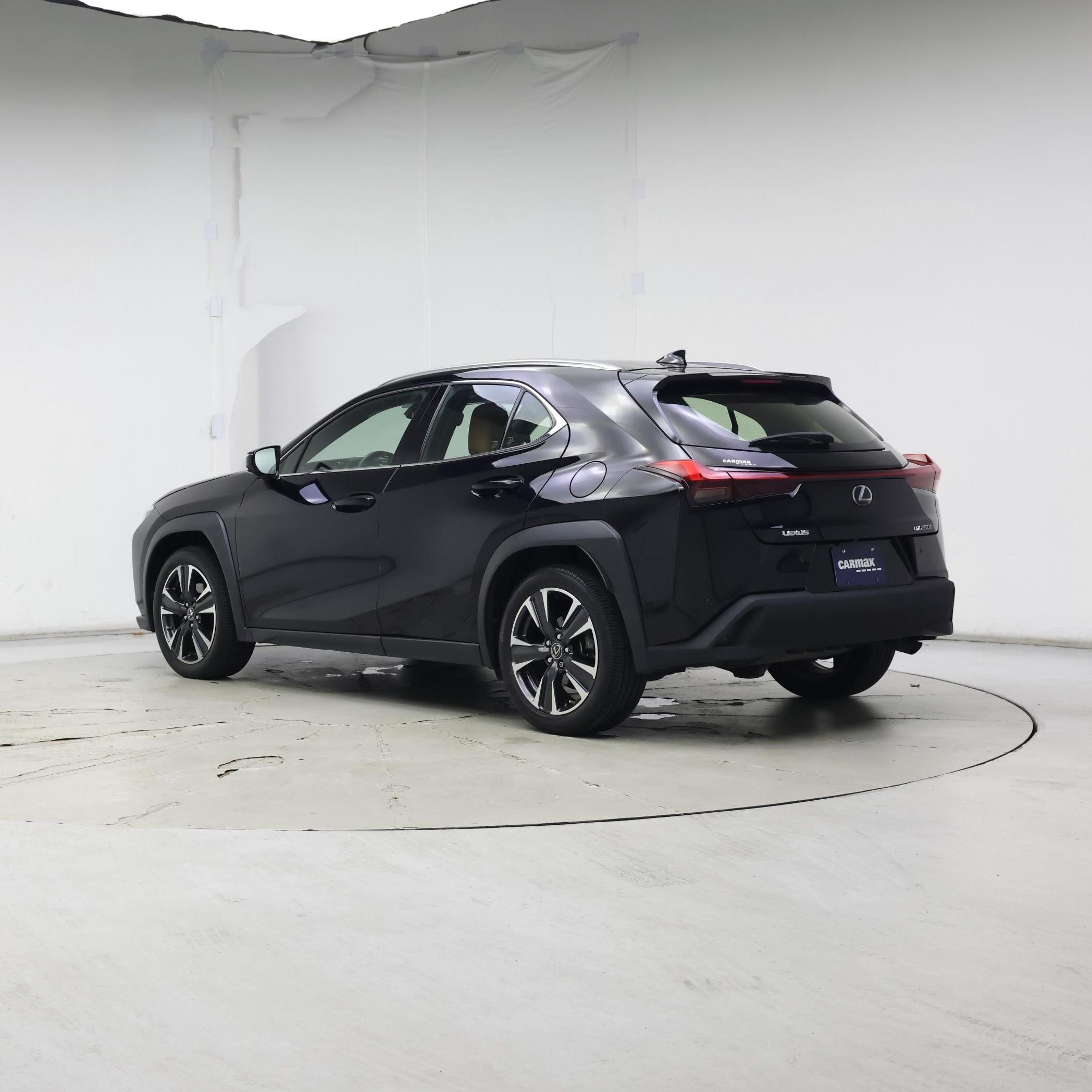 Thumbnail: 2021 Lexus UX - 2