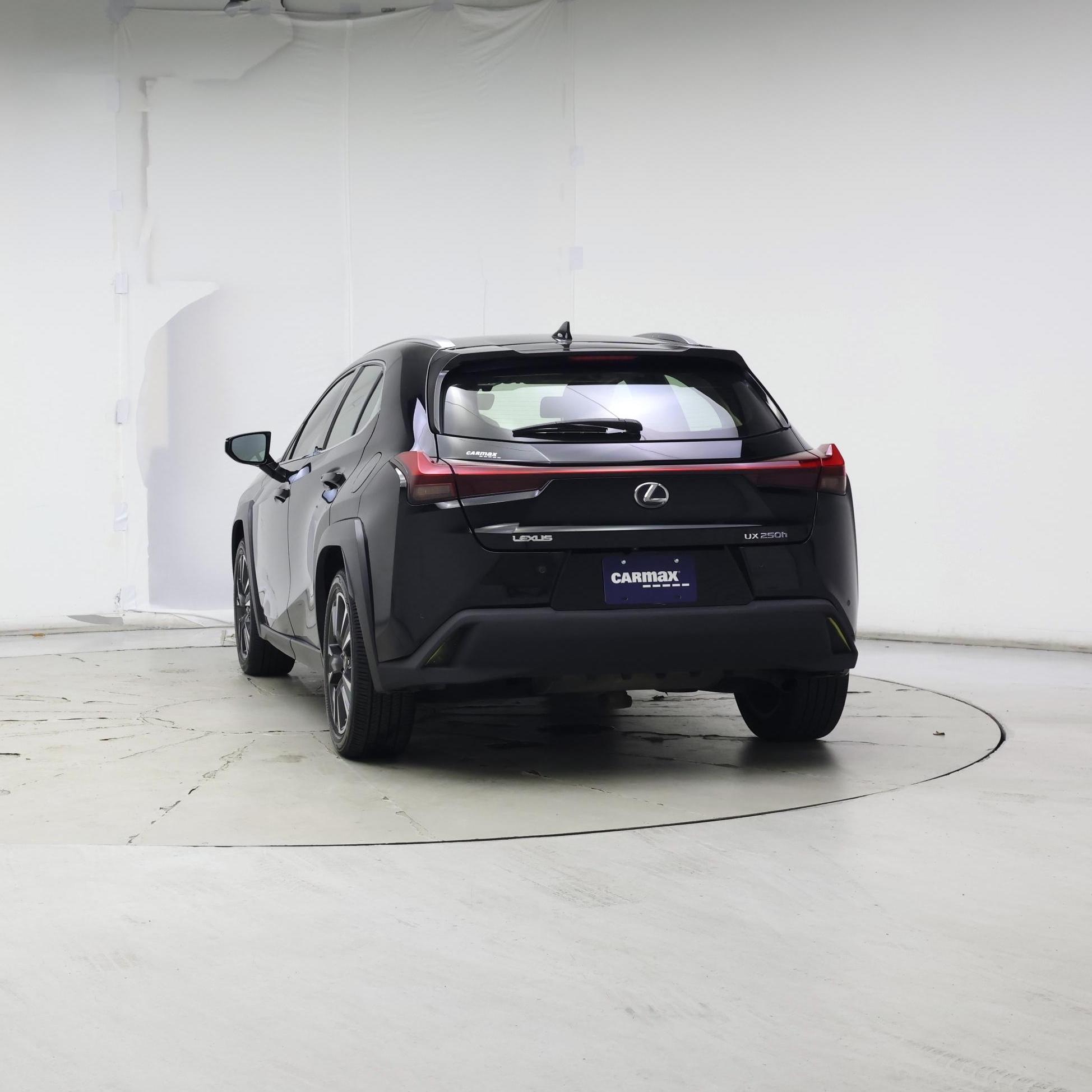 Thumbnail: 2021 Lexus UX - 6