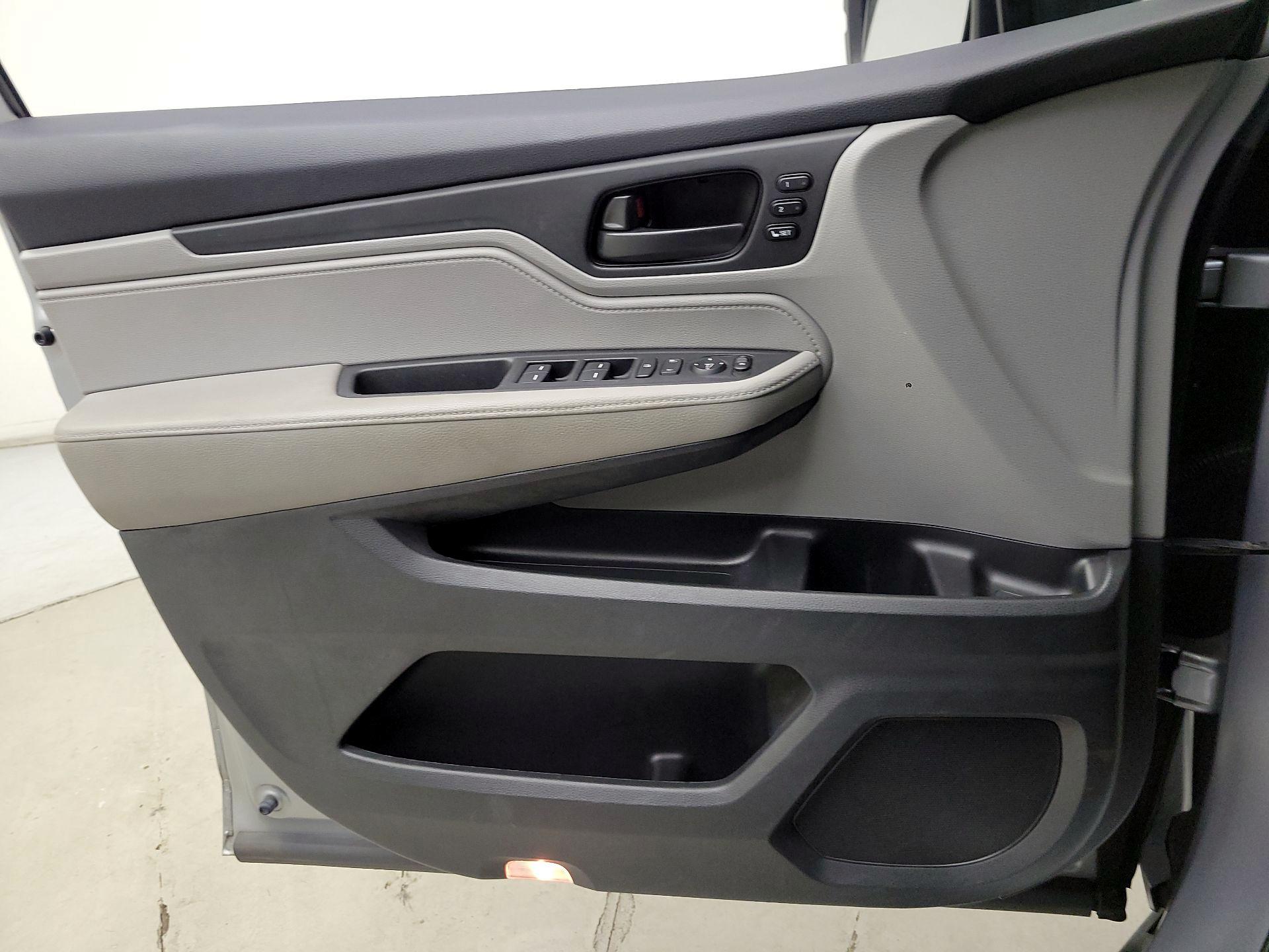 Thumbnail: 2018 Honda Odyssey - 12