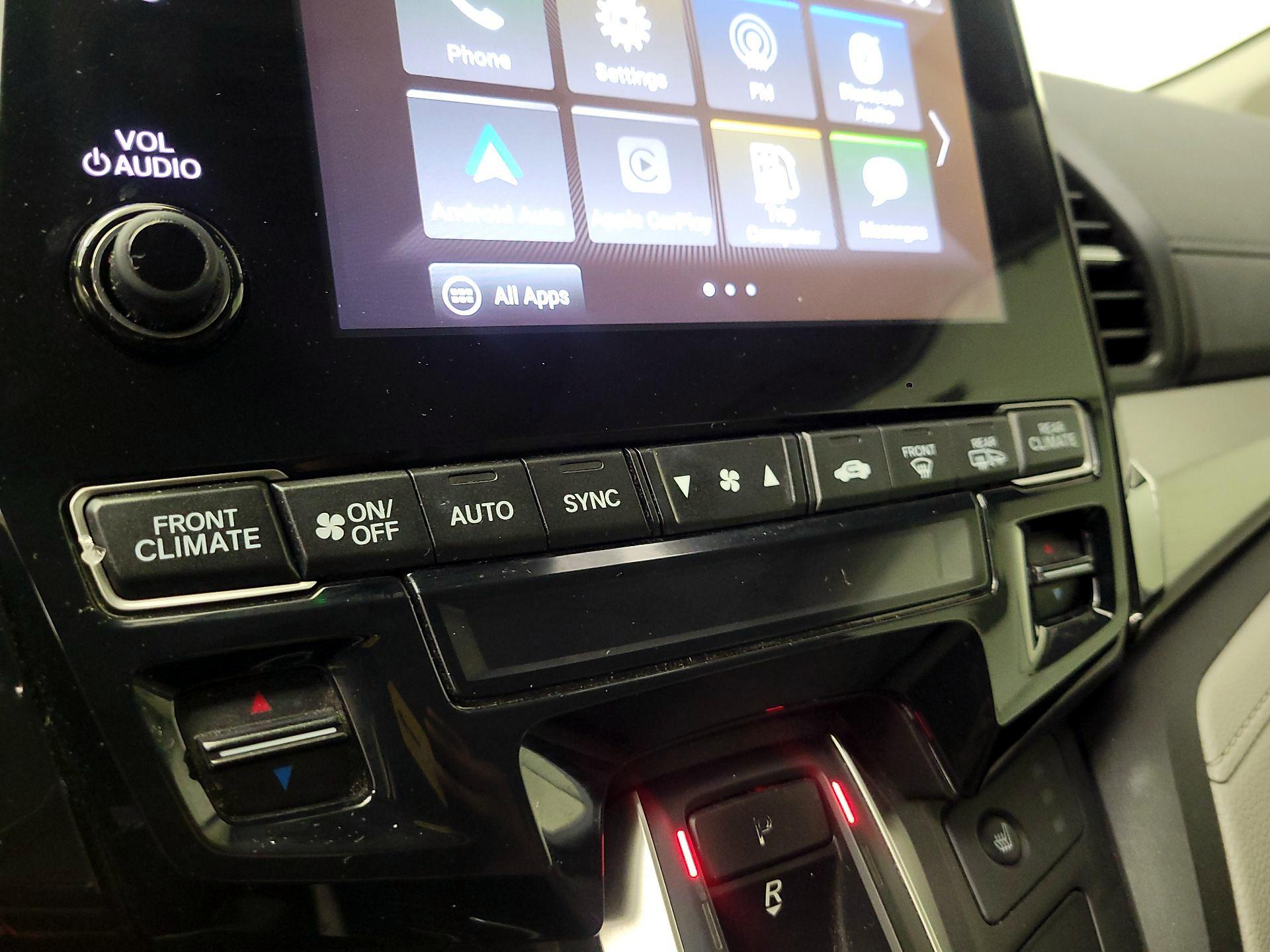 Thumbnail: 2018 Honda Odyssey - 16