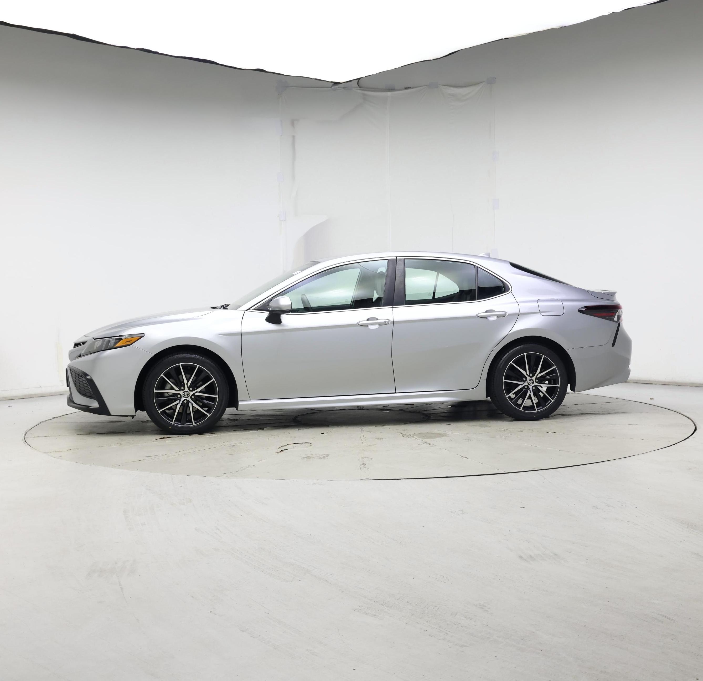 Thumbnail: 2021 Toyota Camry - 3