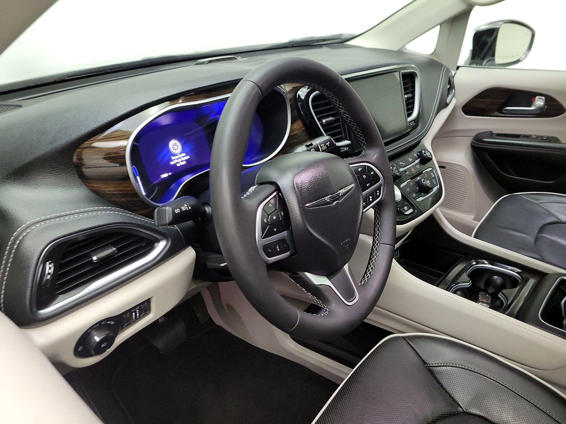 Thumbnail: 2023 Chrysler Pacifica - 9